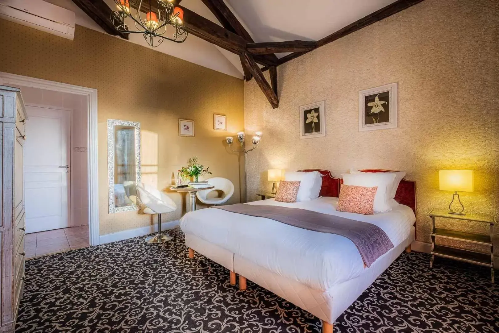 Bedroom in Le Pavillon des Lys - Hôtel Particulier