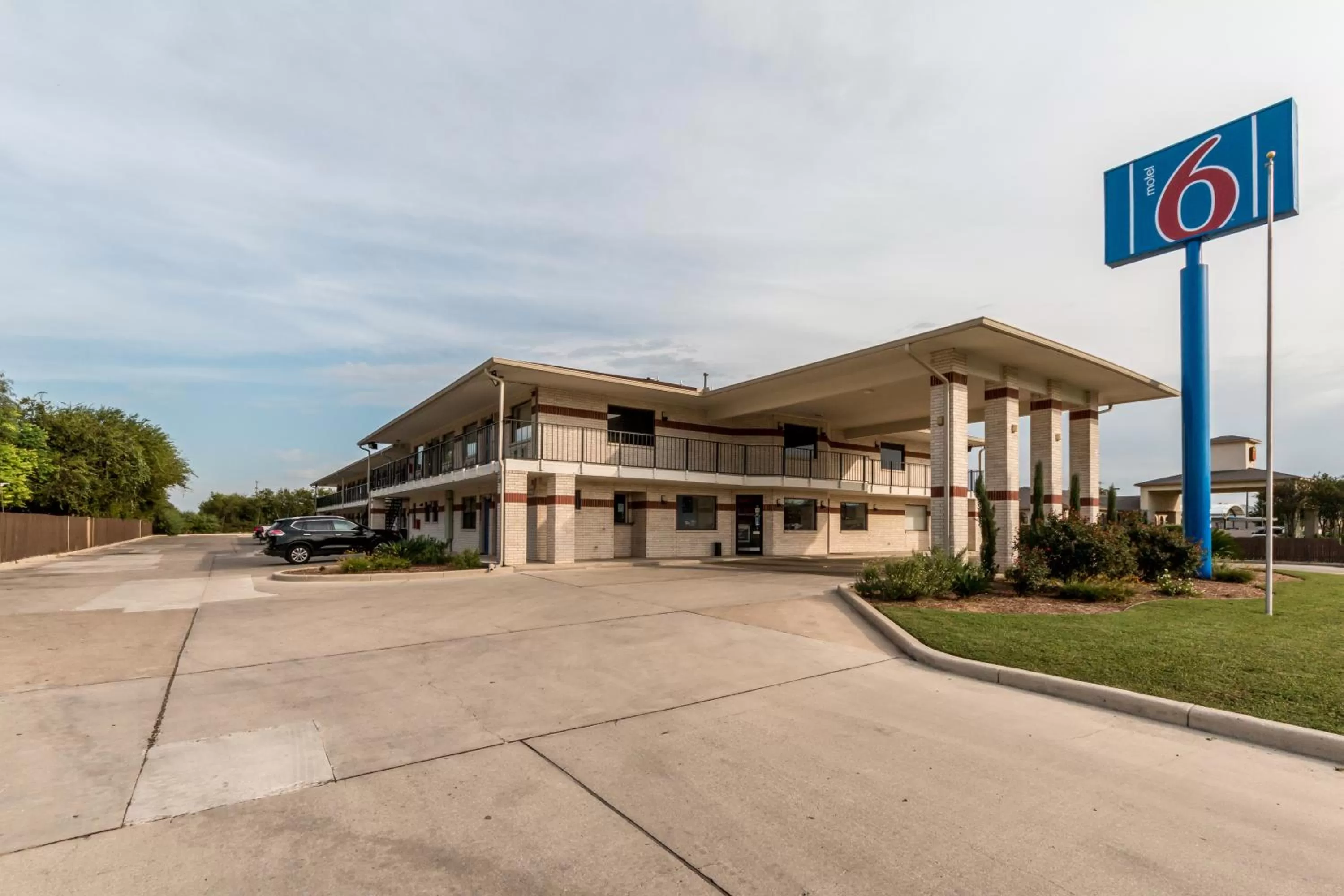 Facade/entrance in Motel 6-San Antonio, TX - South WW White Rd