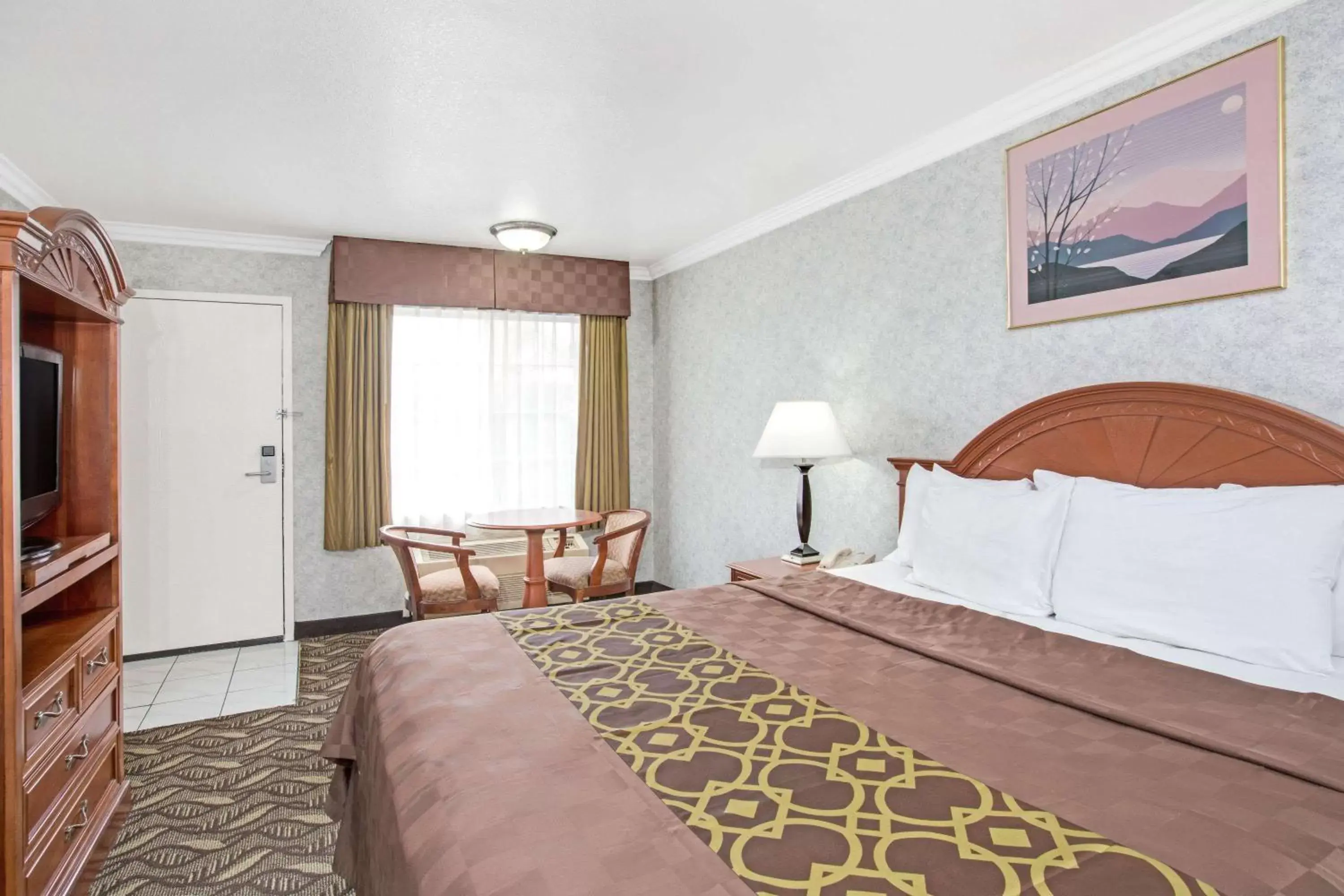 Photo of the whole room, Bed in Days Inn by Wyndham Los Angeles LAX/ Redondo&ManhattanBeach