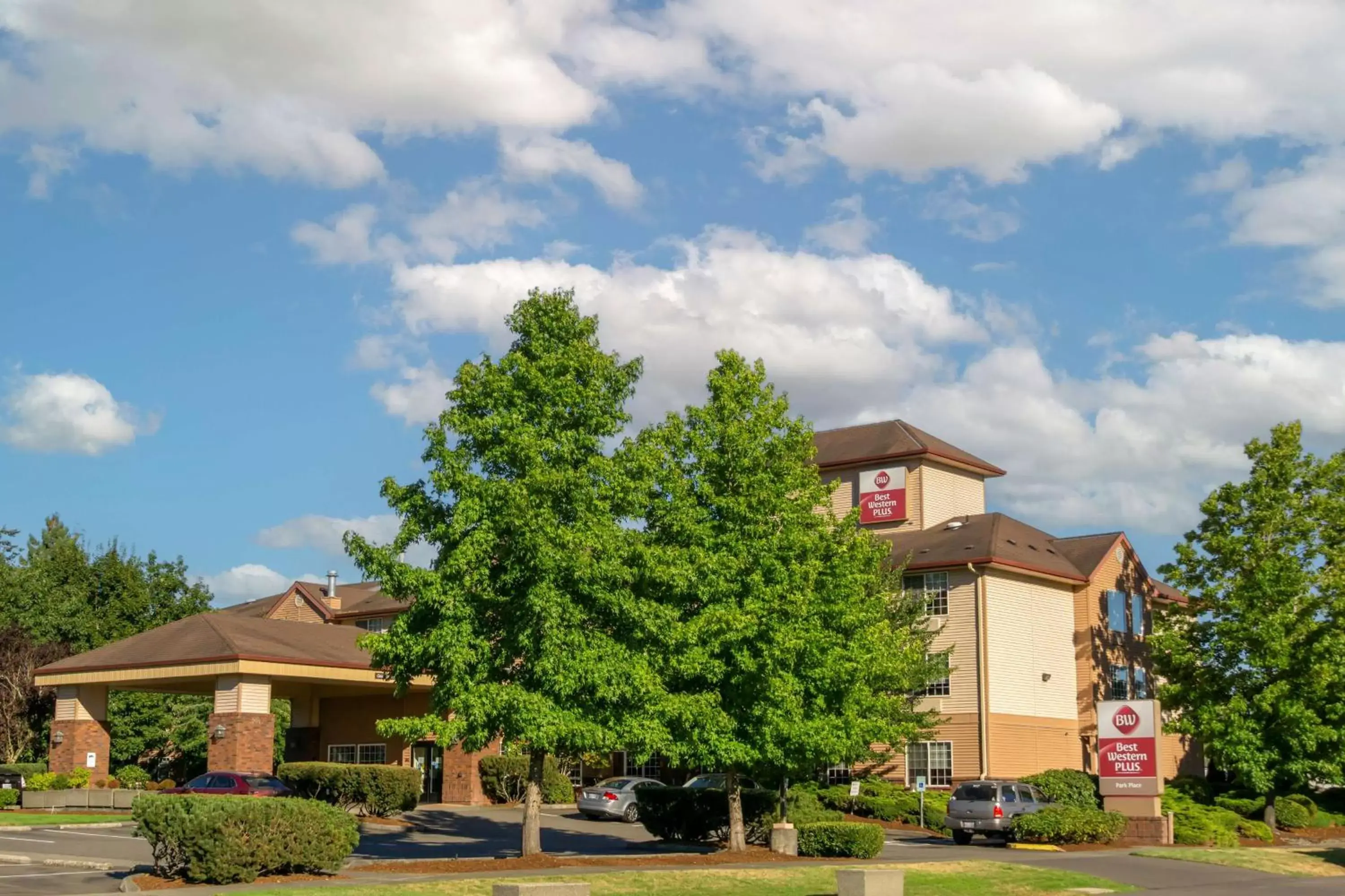 Property Building in Best Western Plus Park Place Inn & Suites