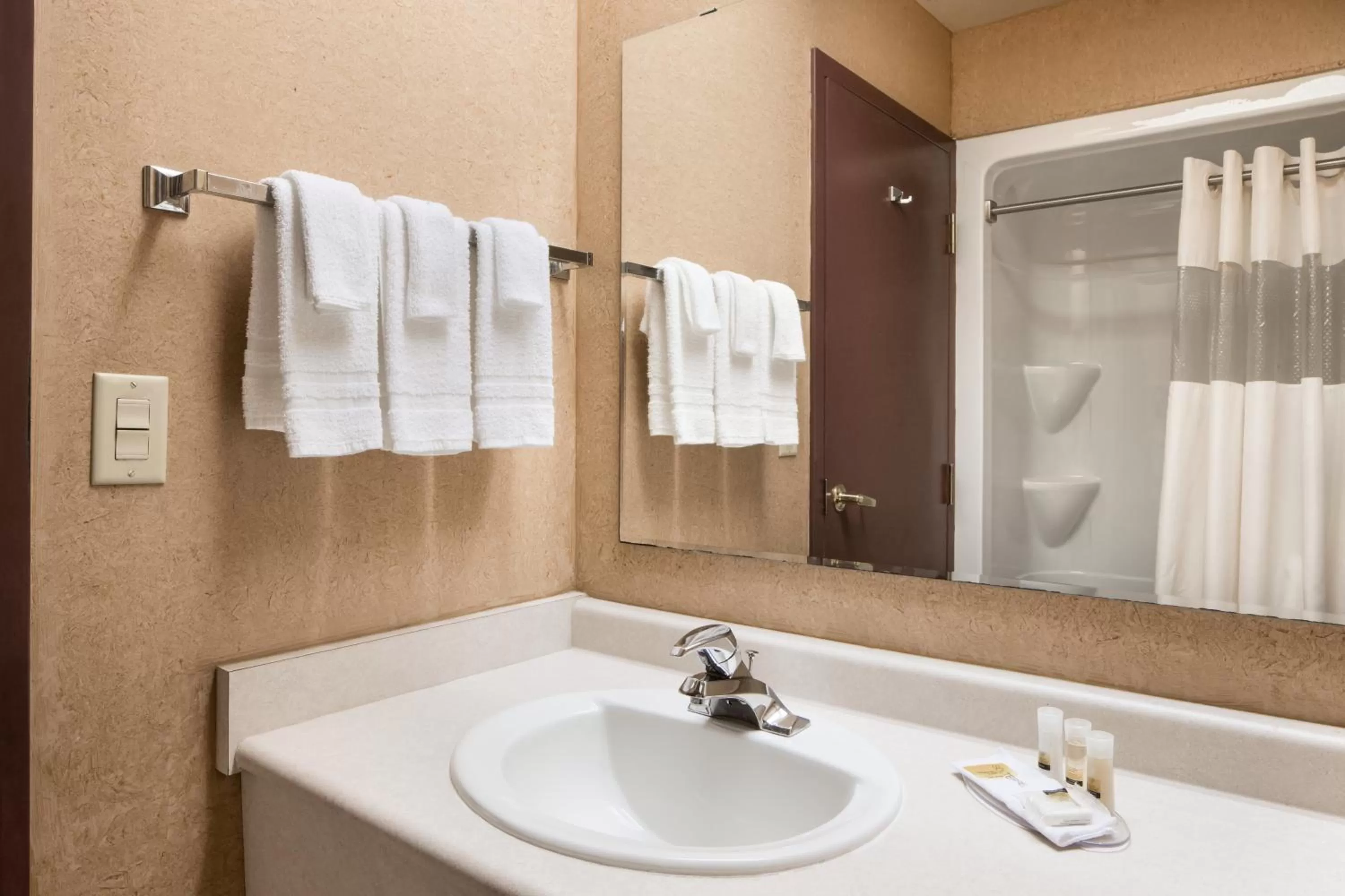 Bathroom in Days Inn by Wyndham Leamington