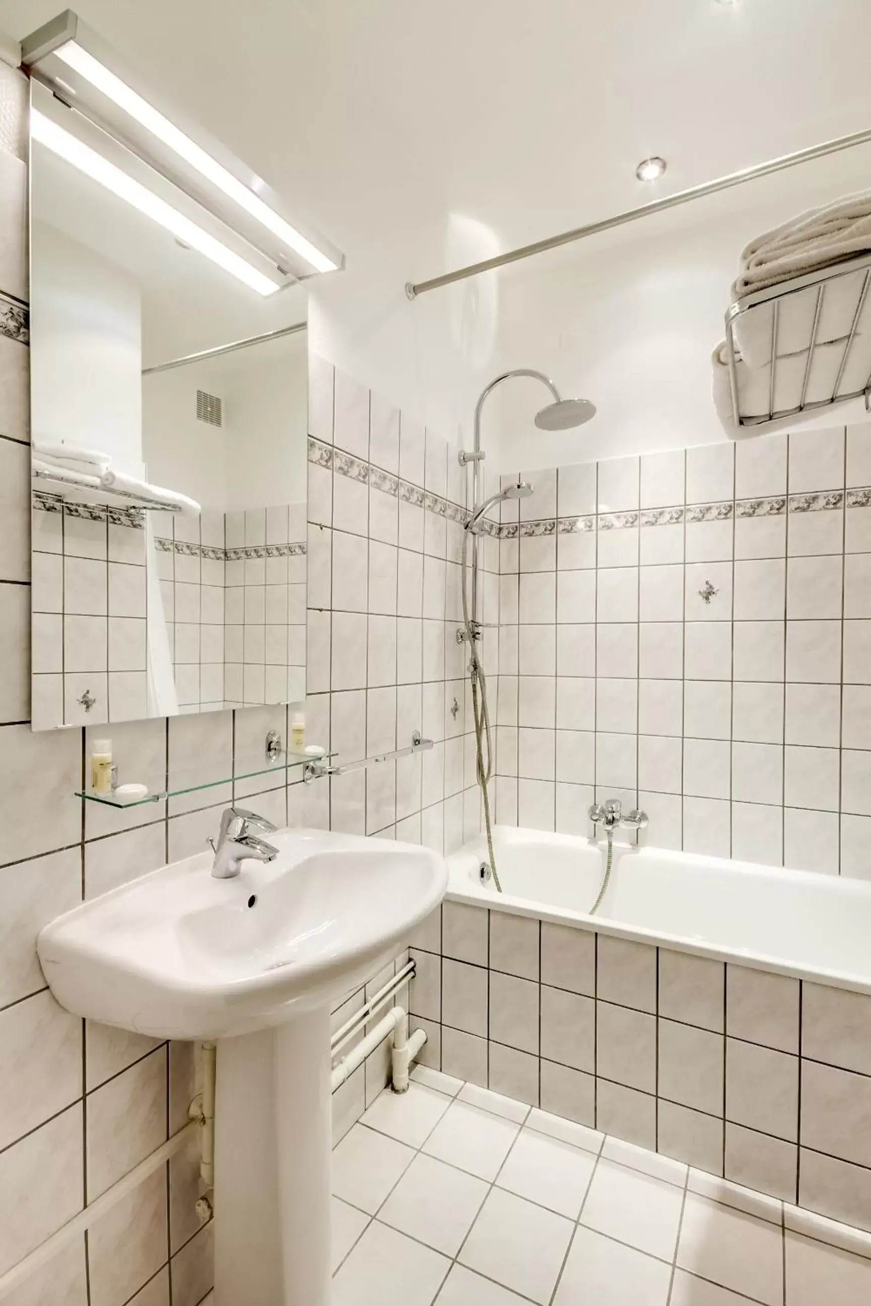 Bathroom in Hôtel Le Mondon
