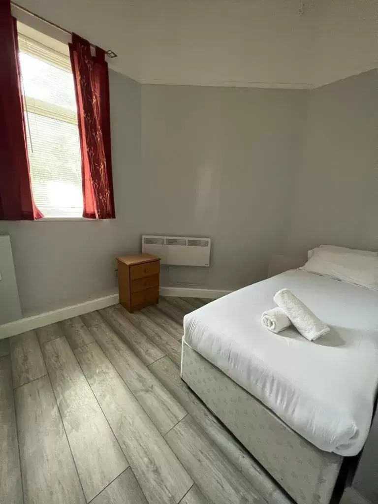 Small Single Room - single occupancy in Crofton House Hotel