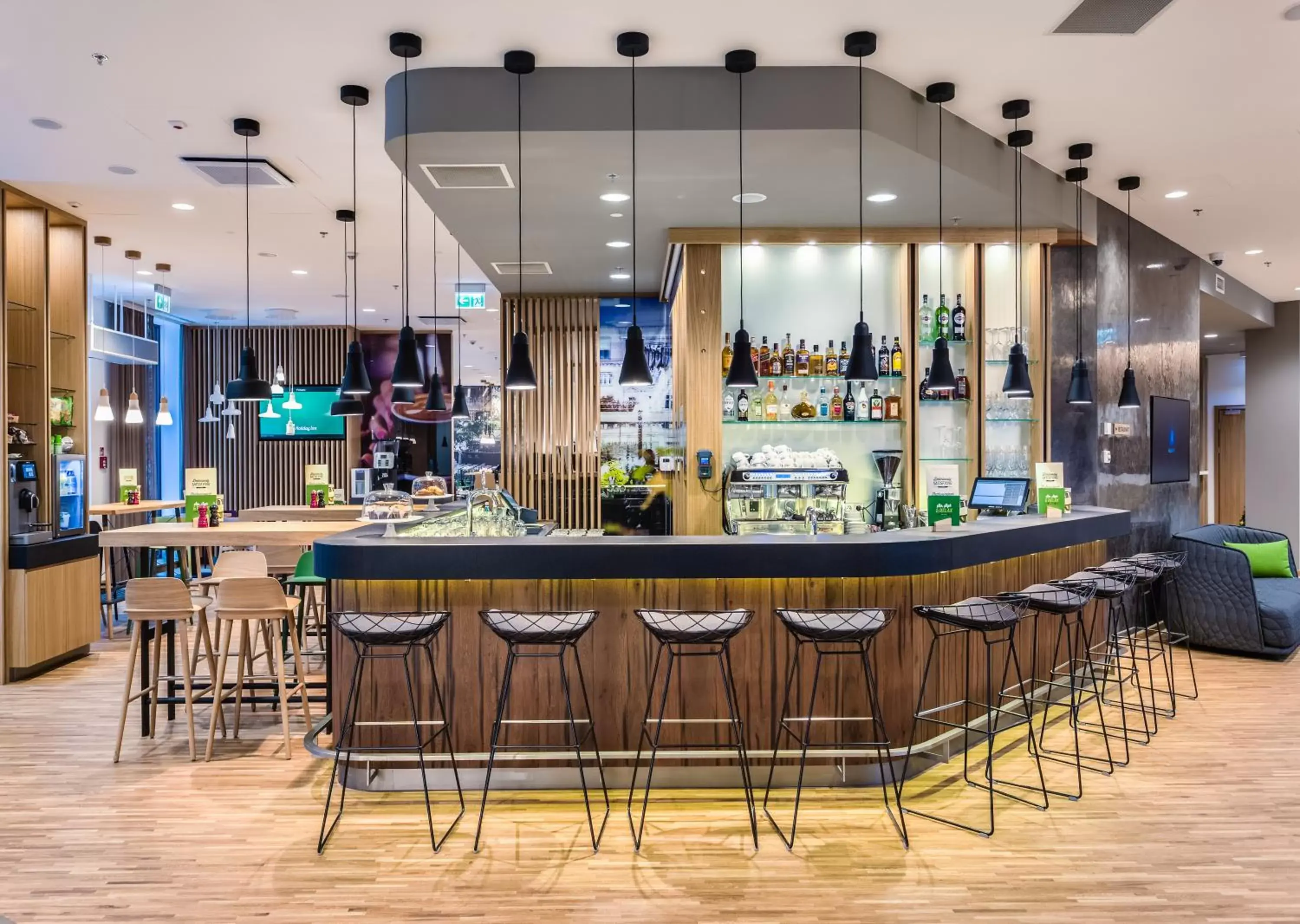 Lounge or bar, Lounge/Bar in Holiday Inn - Warsaw City Centre, an IHG Hotel