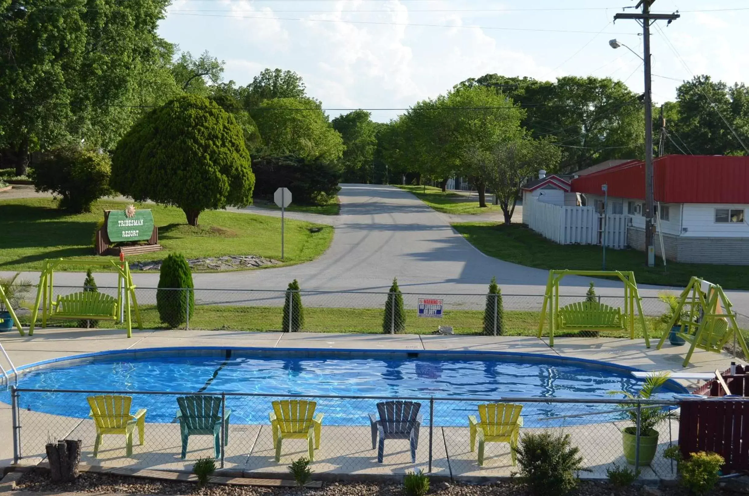 , Swimming Pool in Hunter's Friend Resort Near Table Rock Lake