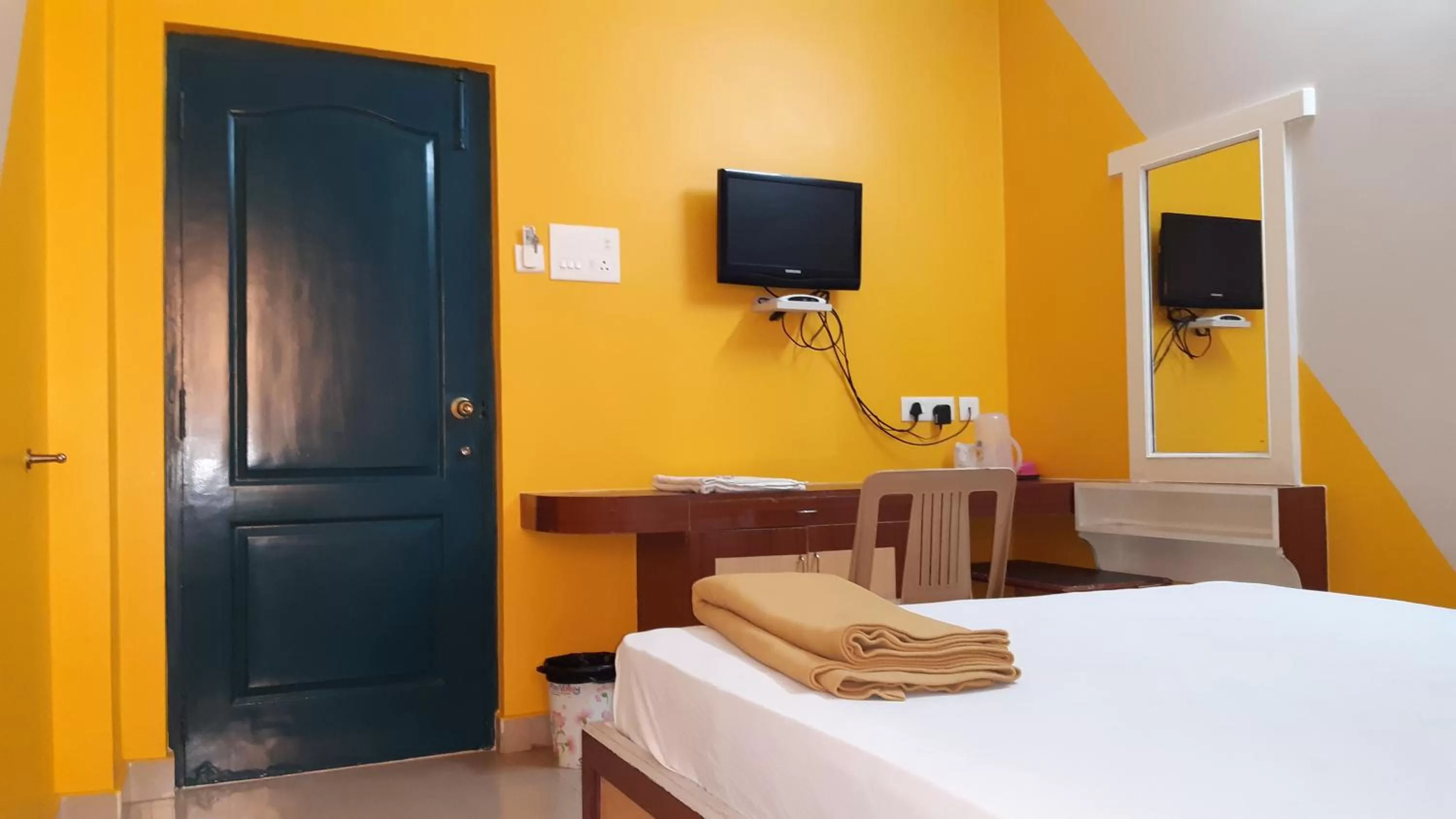 Communal lounge/ TV room, TV/Entertainment Center in A.S.K Residency