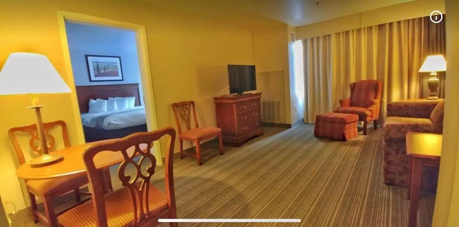 Seating Area in Country Inn & Suites by Radisson, Chambersburg, PA