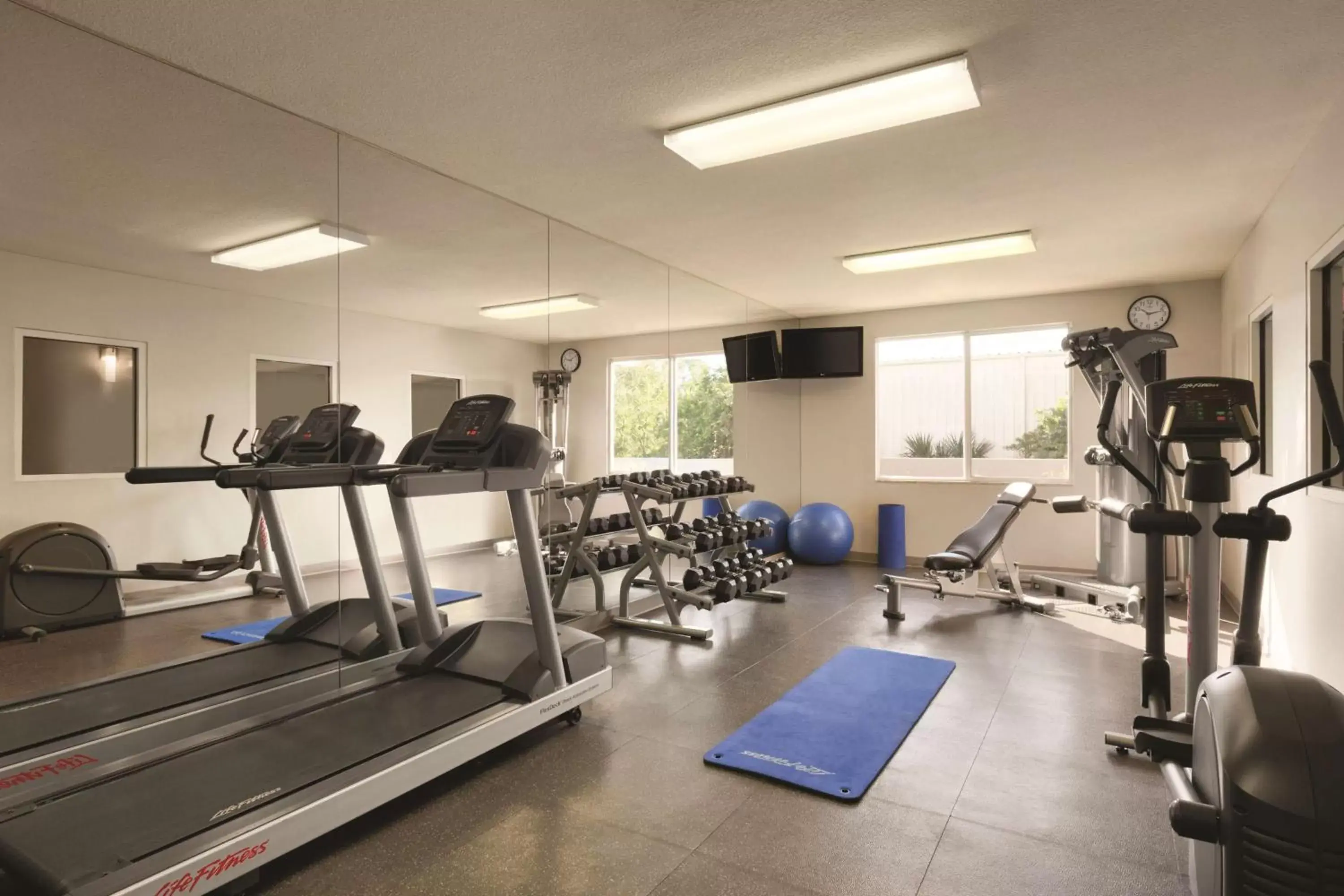 Activities, Fitness Center/Facilities in Country Inn & Suites by Radisson, St. Petersburg - Clearwater, FL