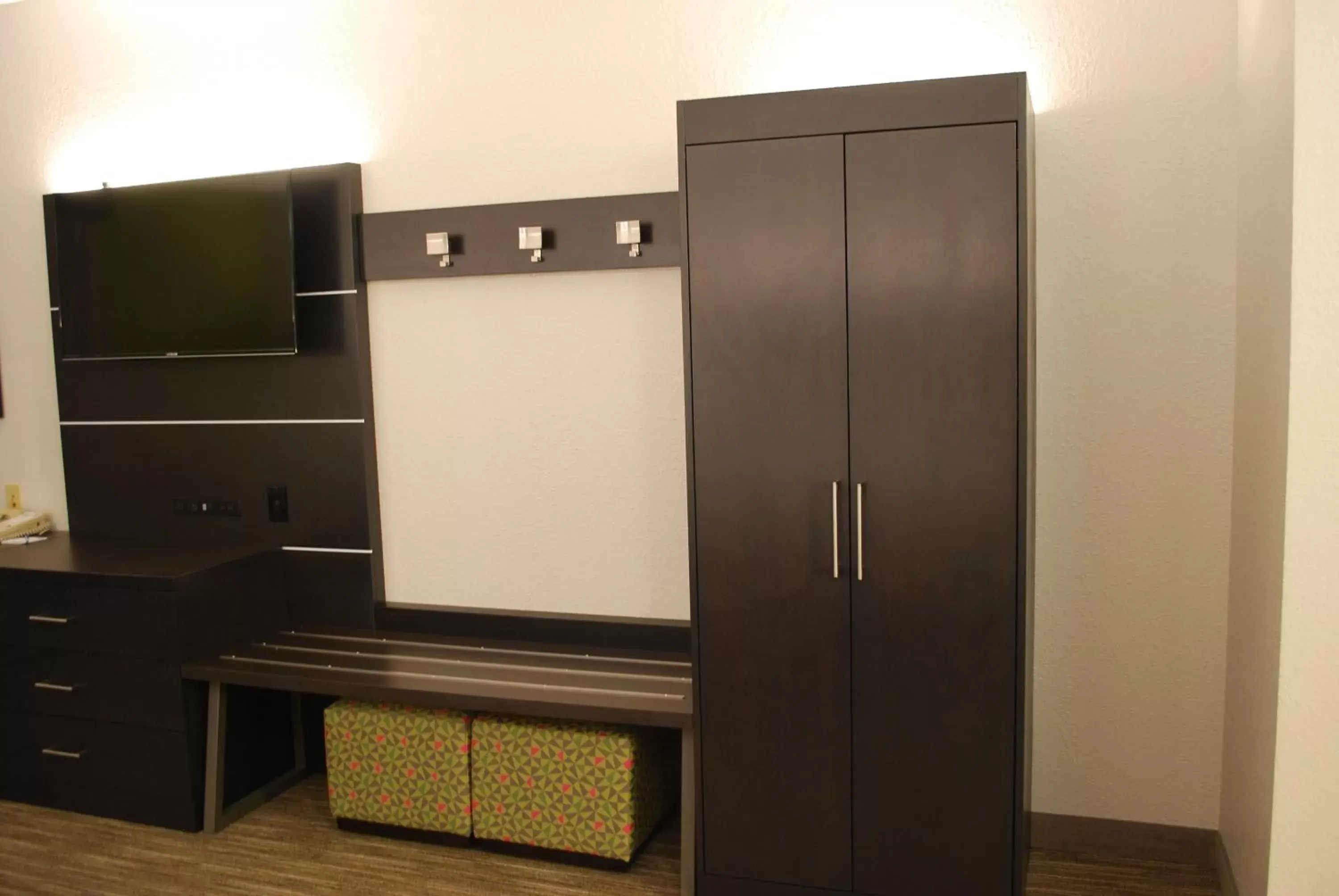 TV/Entertainment Center in Holiday Inn Express Hotel & Suites Kingsport-Meadowview I-26, an IHG Hotel