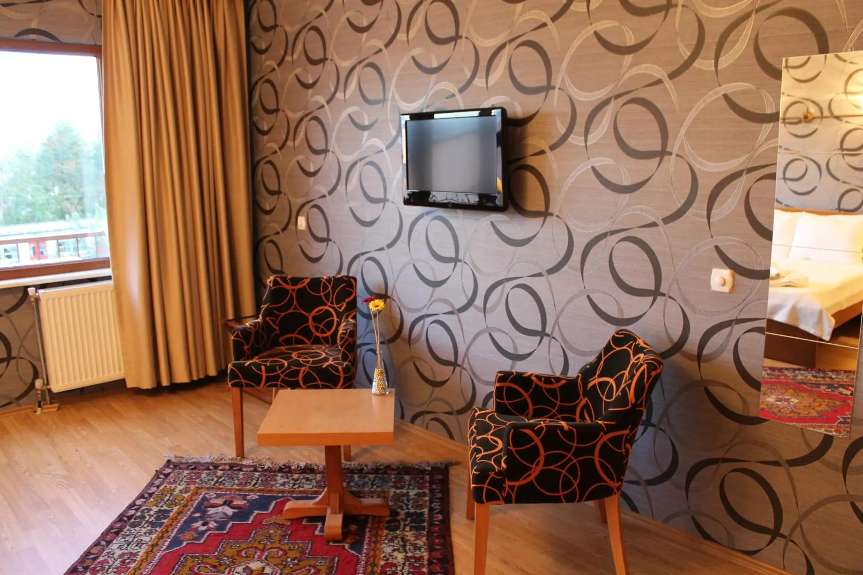TV and multimedia, TV/Entertainment Center in Hotel Ipekyolu