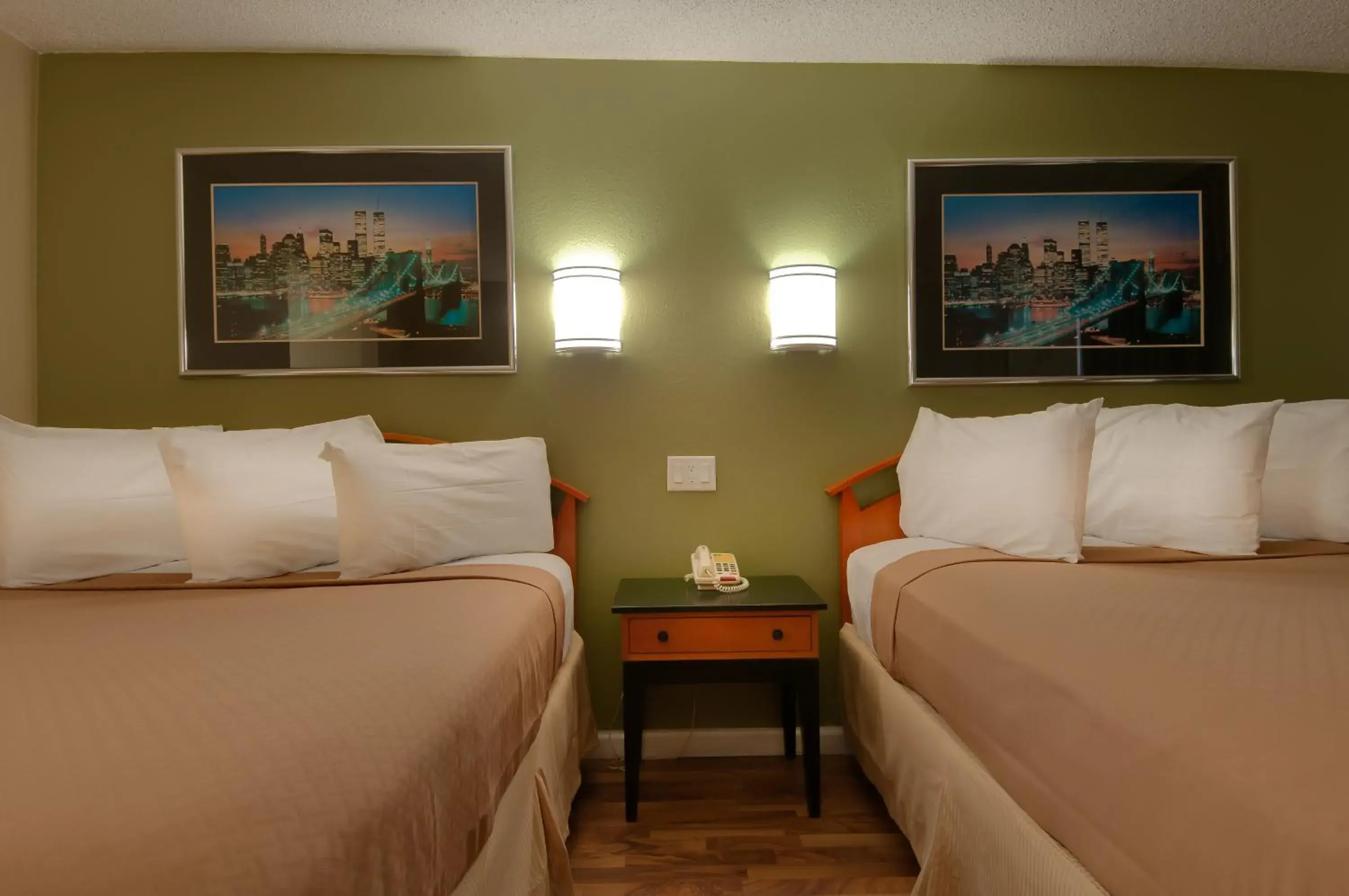 Deluxe Two Queen Kitchenette Non-Smoking in Vagabond Inn Bakersfield South Deluxe Two Queen Kitchenette Non-Smoking in Vagabond Inn Bakersfield South