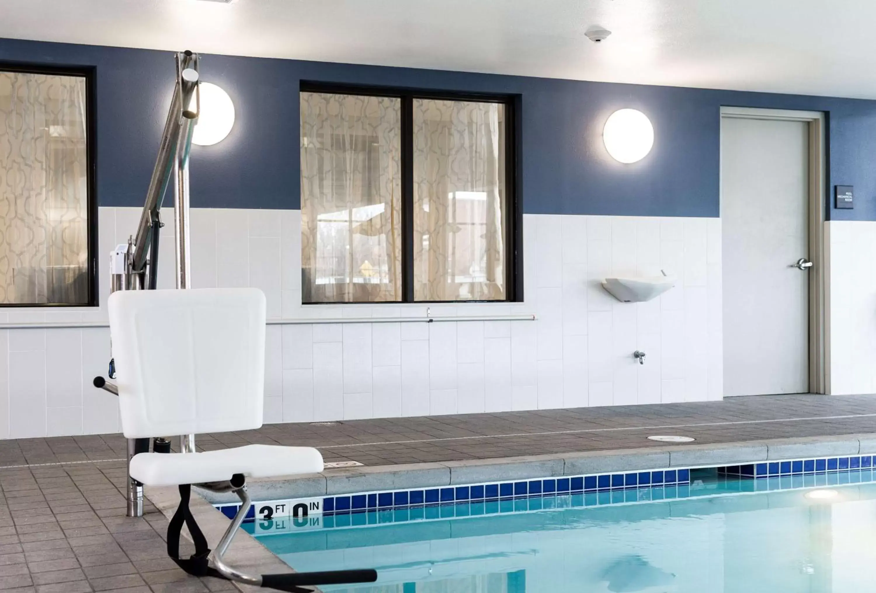 Pool view in Hampton Inn and Suites La Crosse Downtown Pool view in Hampton Inn and Suites La Crosse Downtown