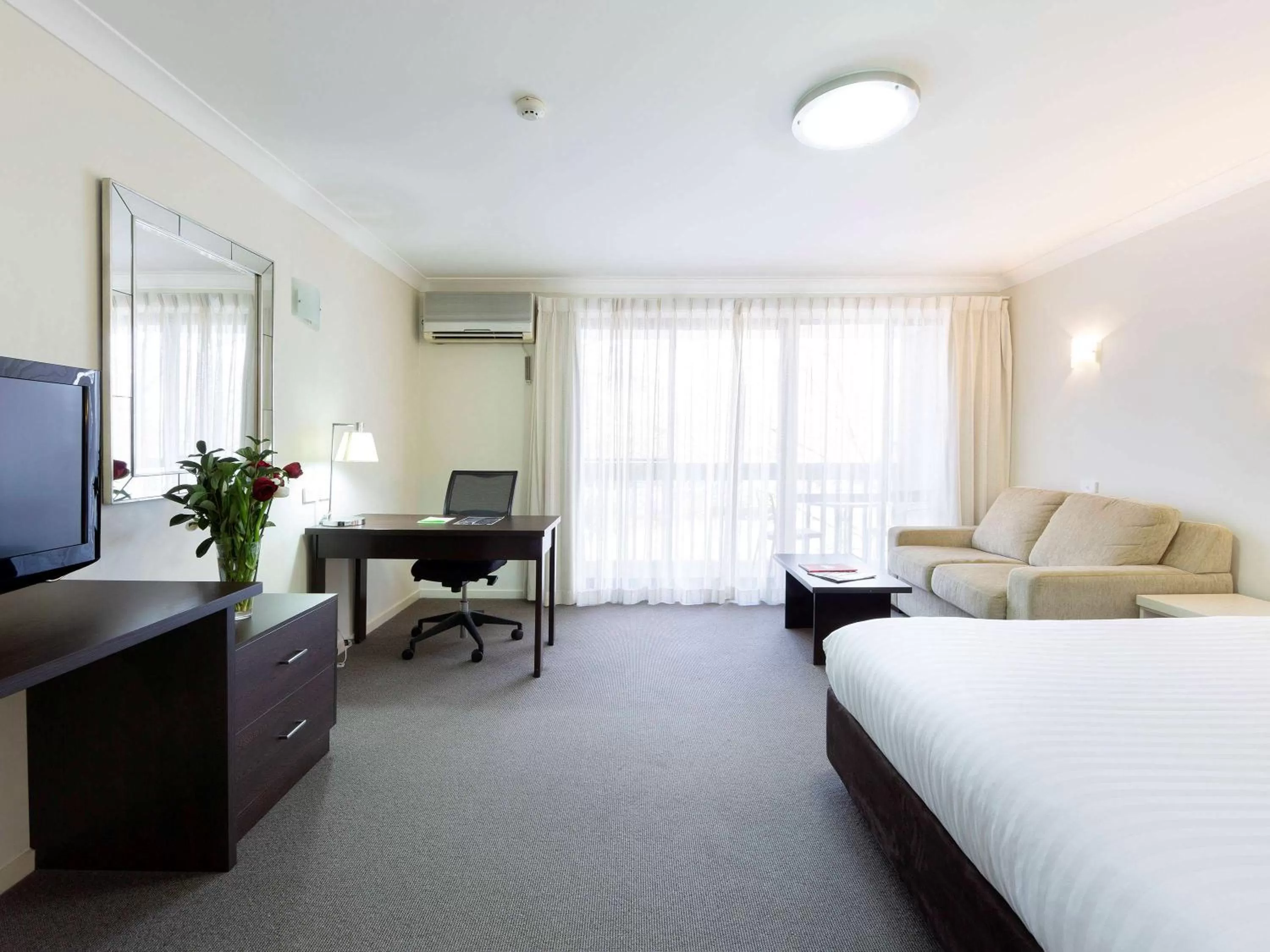 Photo of the whole room, Bed in ibis Styles Canberra Tall Trees