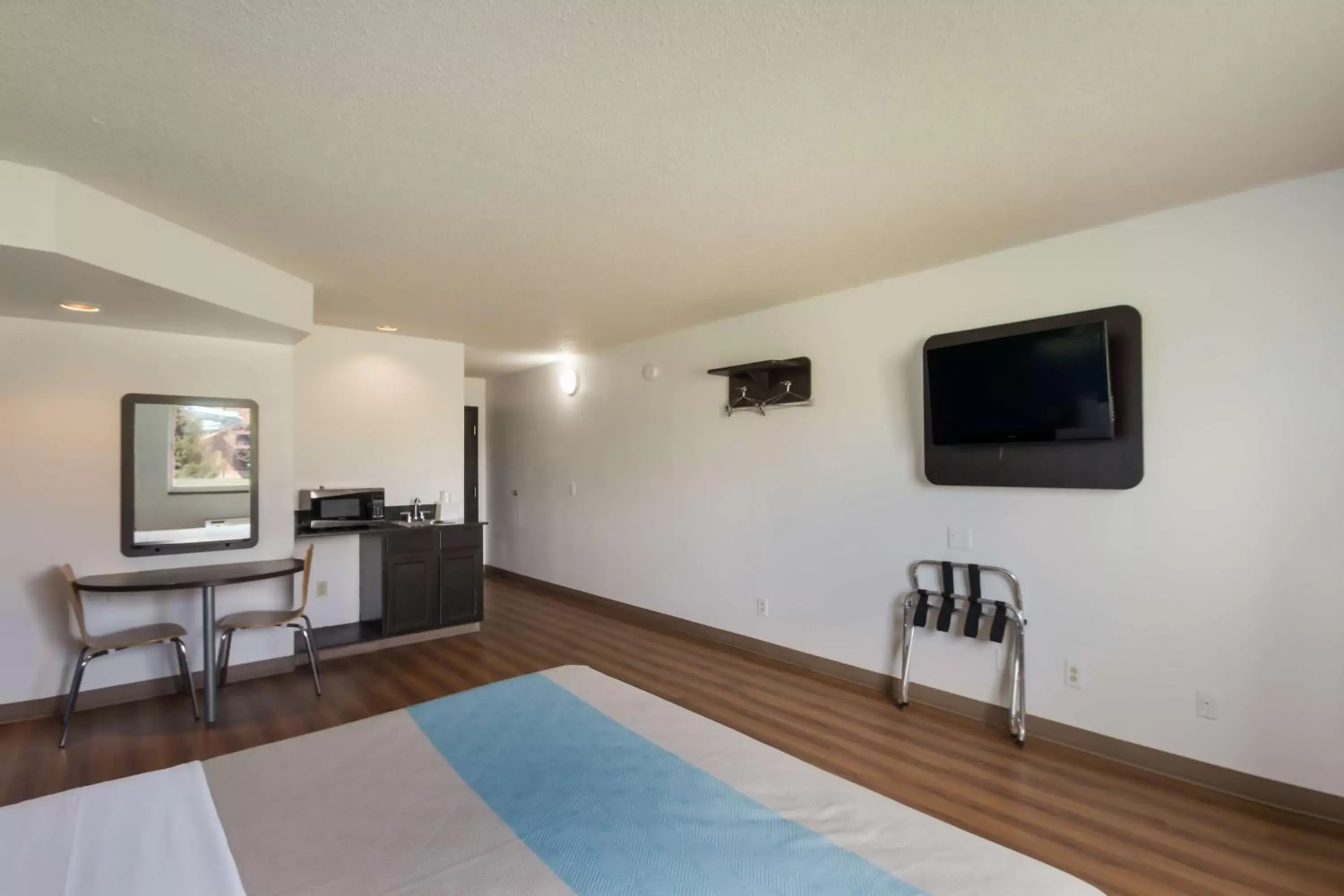 Bedroom, TV/Entertainment Center in Motel 6-Rothschild, WI