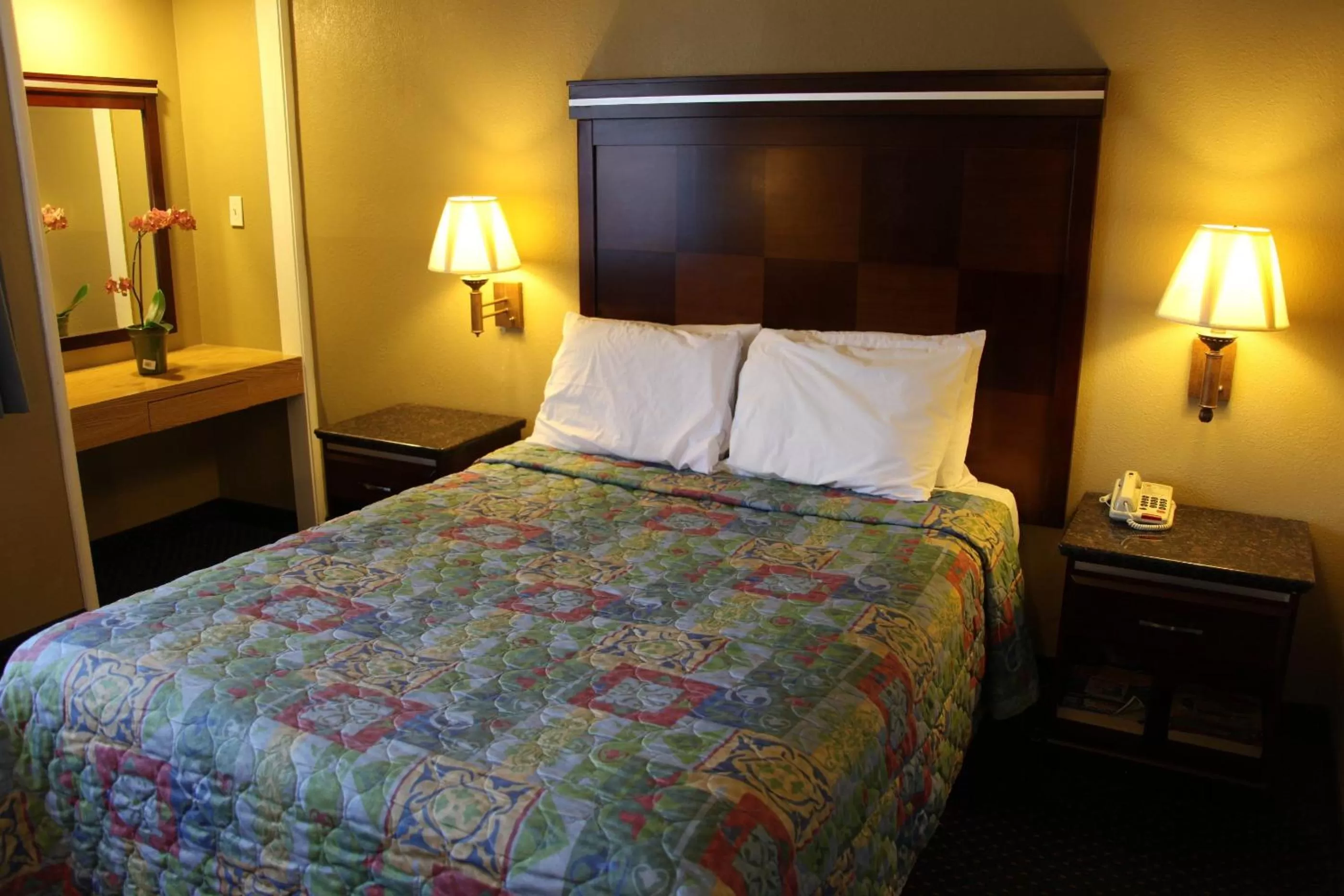 Bed in Inn at Bayshore