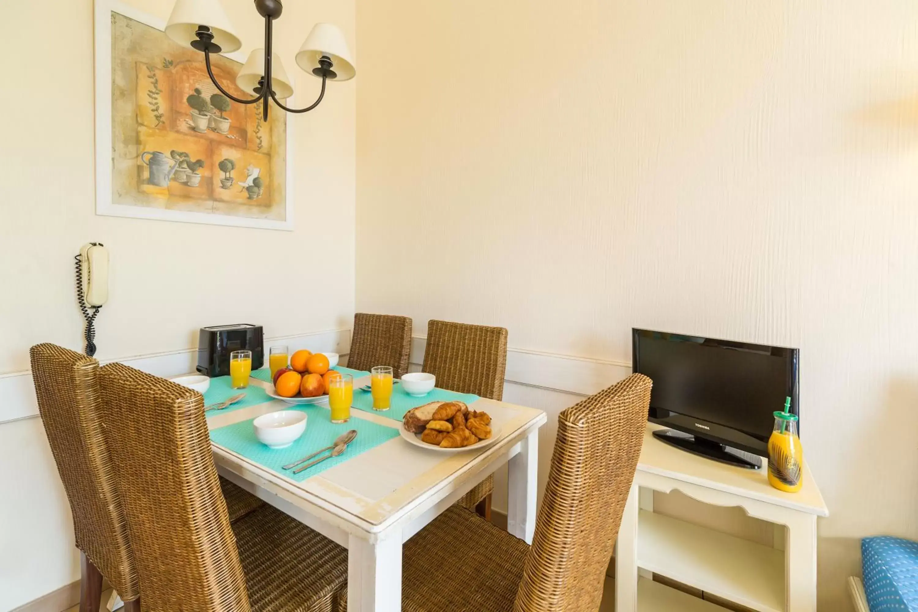 One-Bedroom Apartment with Terrace or Balcony (4 People) in Résidence Pierre & Vacances Les Restanques du Golfe de Saint-Tropez One-Bedroom Apartment with Terrace or Balcony (4 People) in Résidence Pierre & Vacances Les Restanques du Golfe de Saint-Tropez