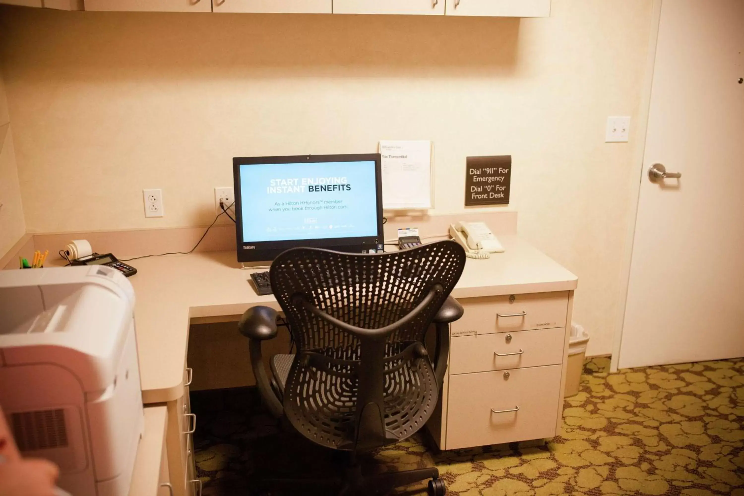 Business facilities, TV/Entertainment Center in Hilton Garden Inn Redding