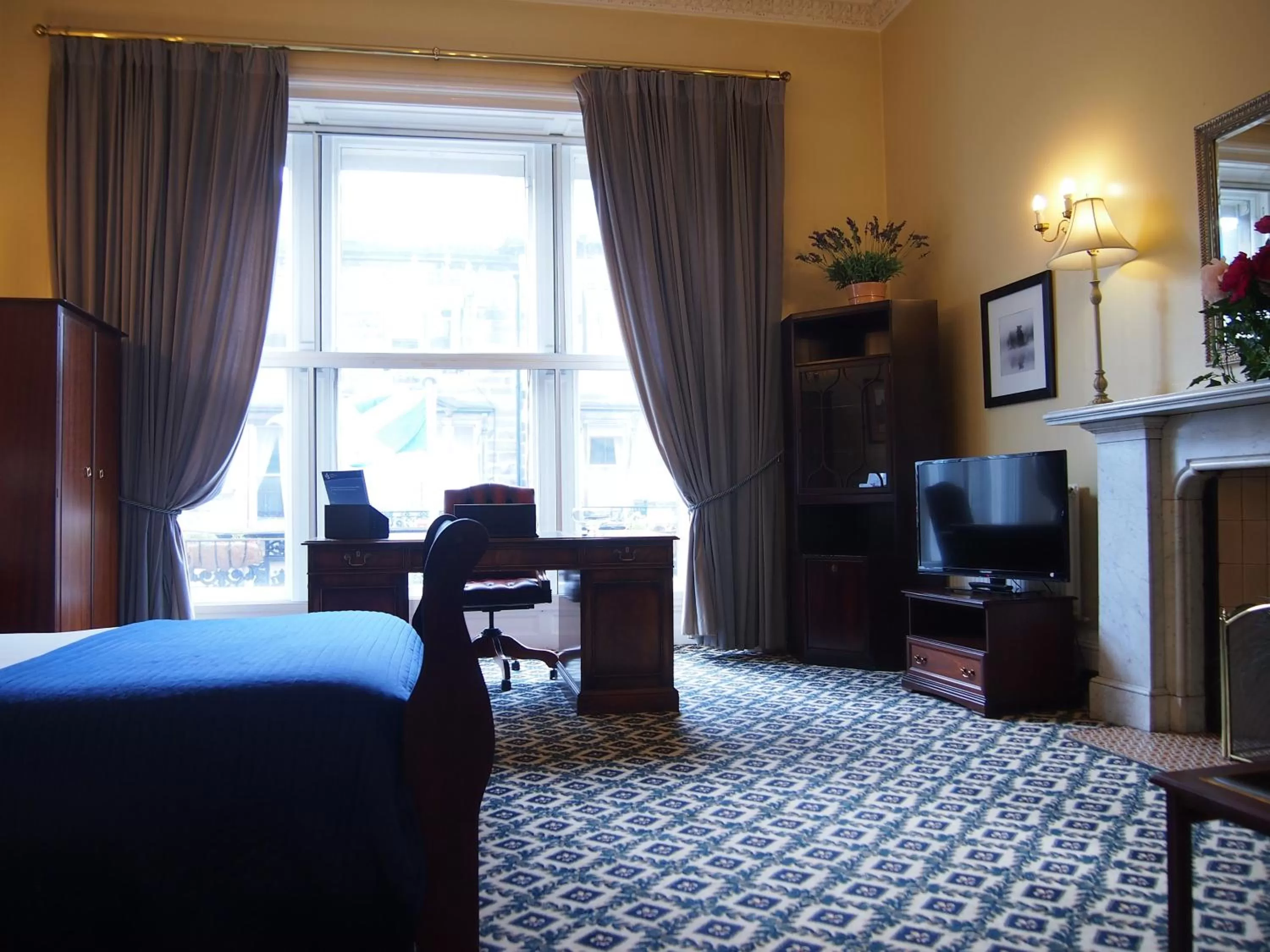 TV and multimedia, Bed in Thistle Hotel