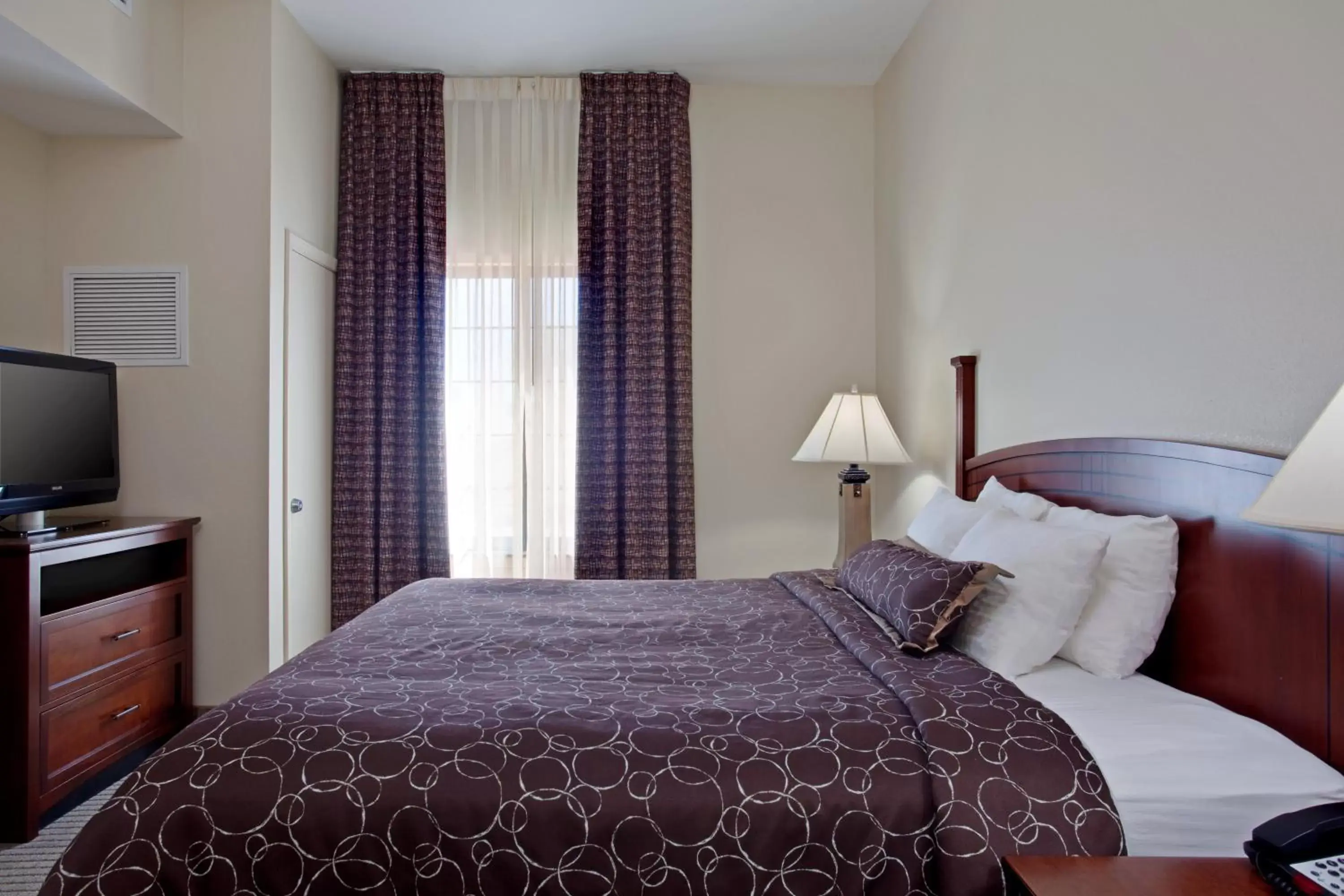 Photo of the whole room, Bed in Staybridge Suites Palmdale, an IHG Hotel