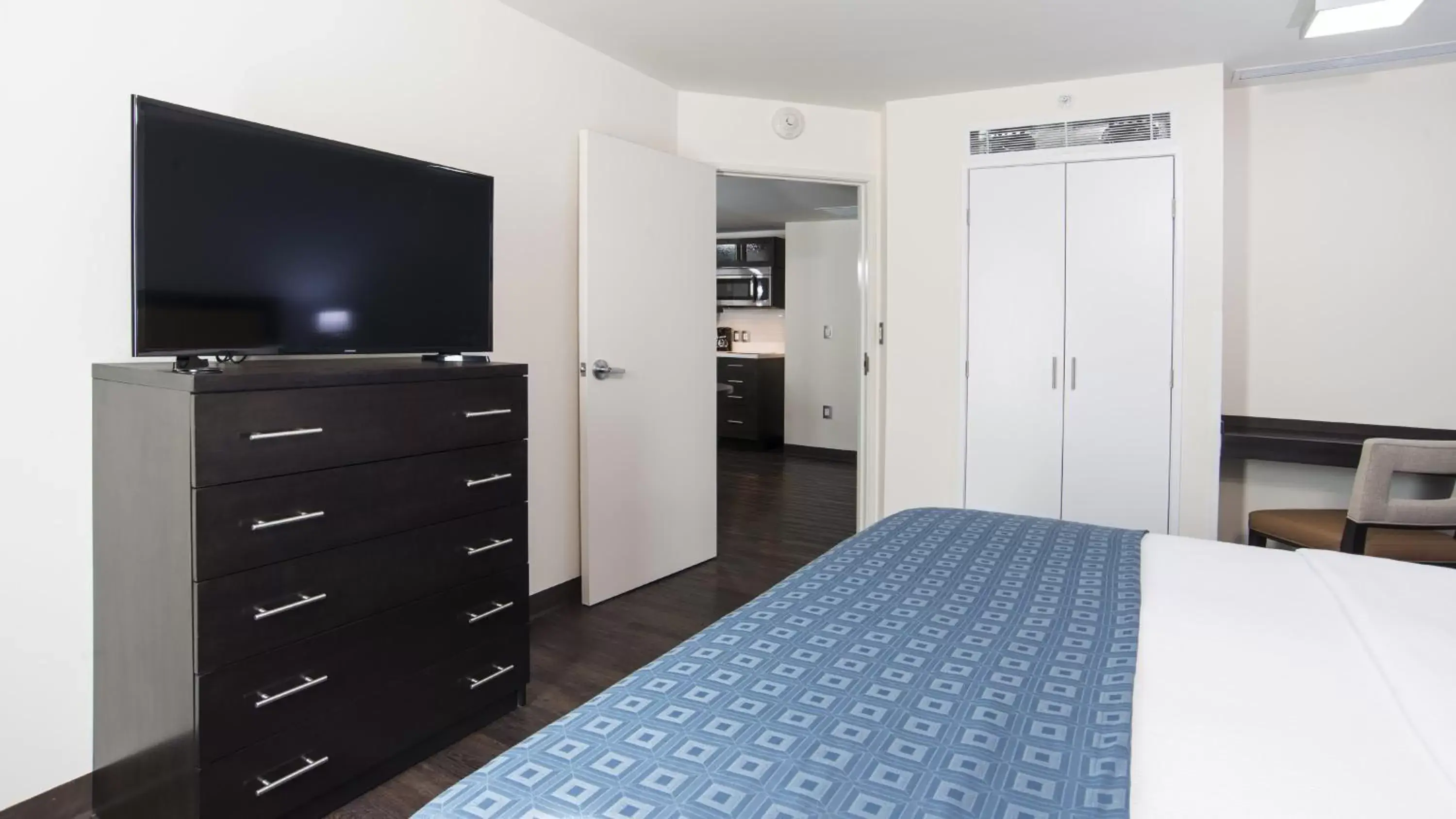 Photo of the whole room in Candlewood Suites - Queretaro Juriquilla by IHG Photo of the whole room in Candlewood Suites - Queretaro Juriquilla by IHG