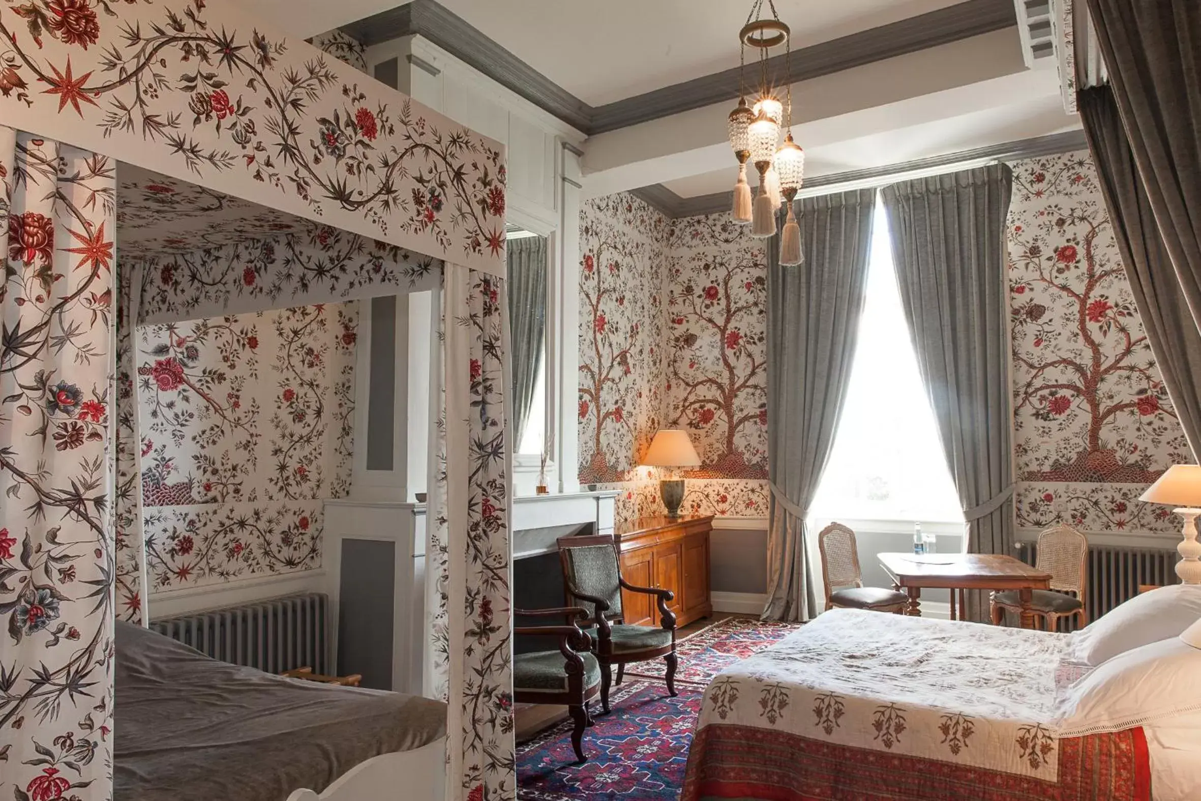 Photo of the whole room, Bed in Château de La Ballue - Les Collectionneurs