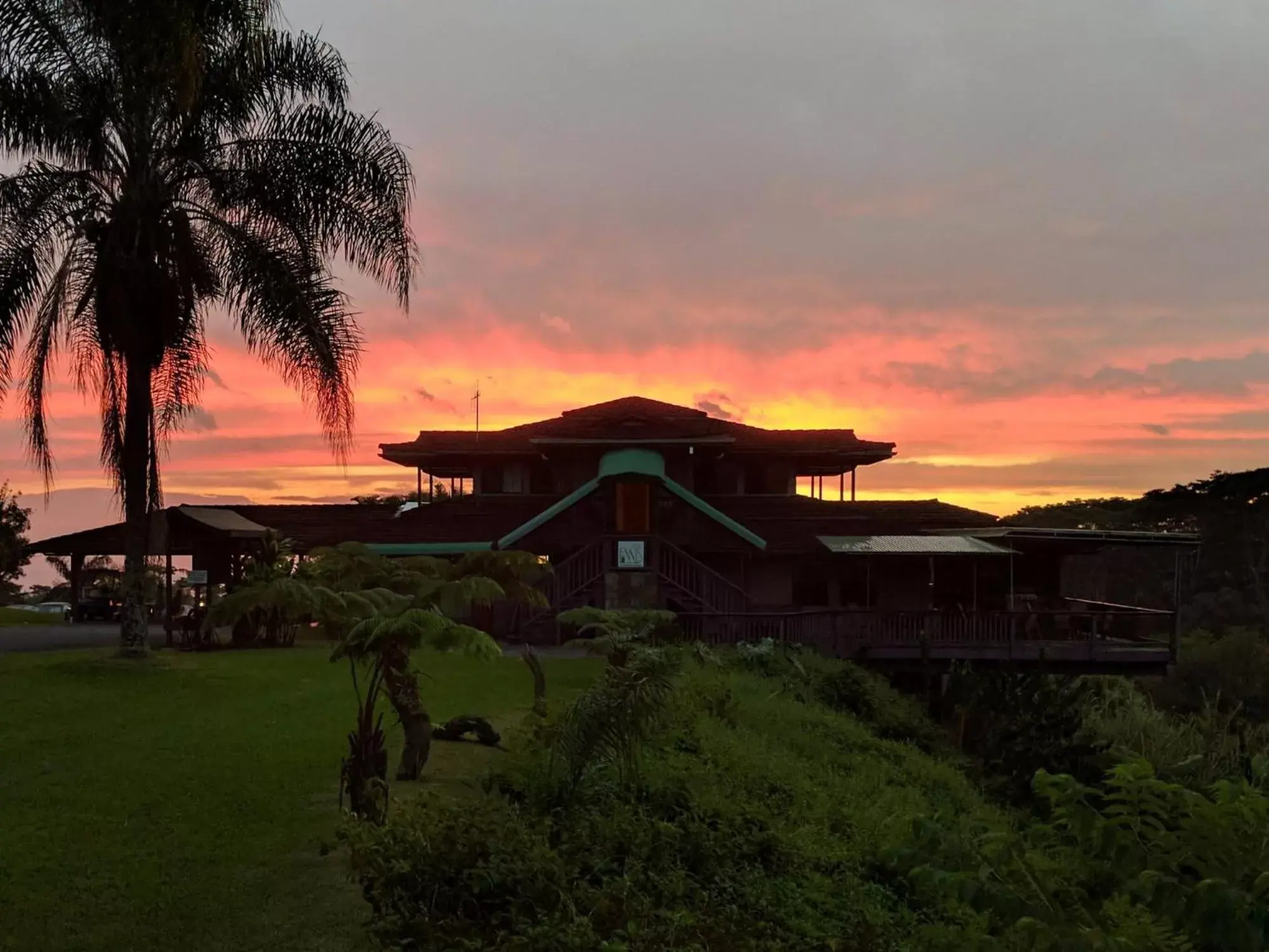 Facade/entrance, Sunrise/Sunset in The Inn at Kulaniapia Falls