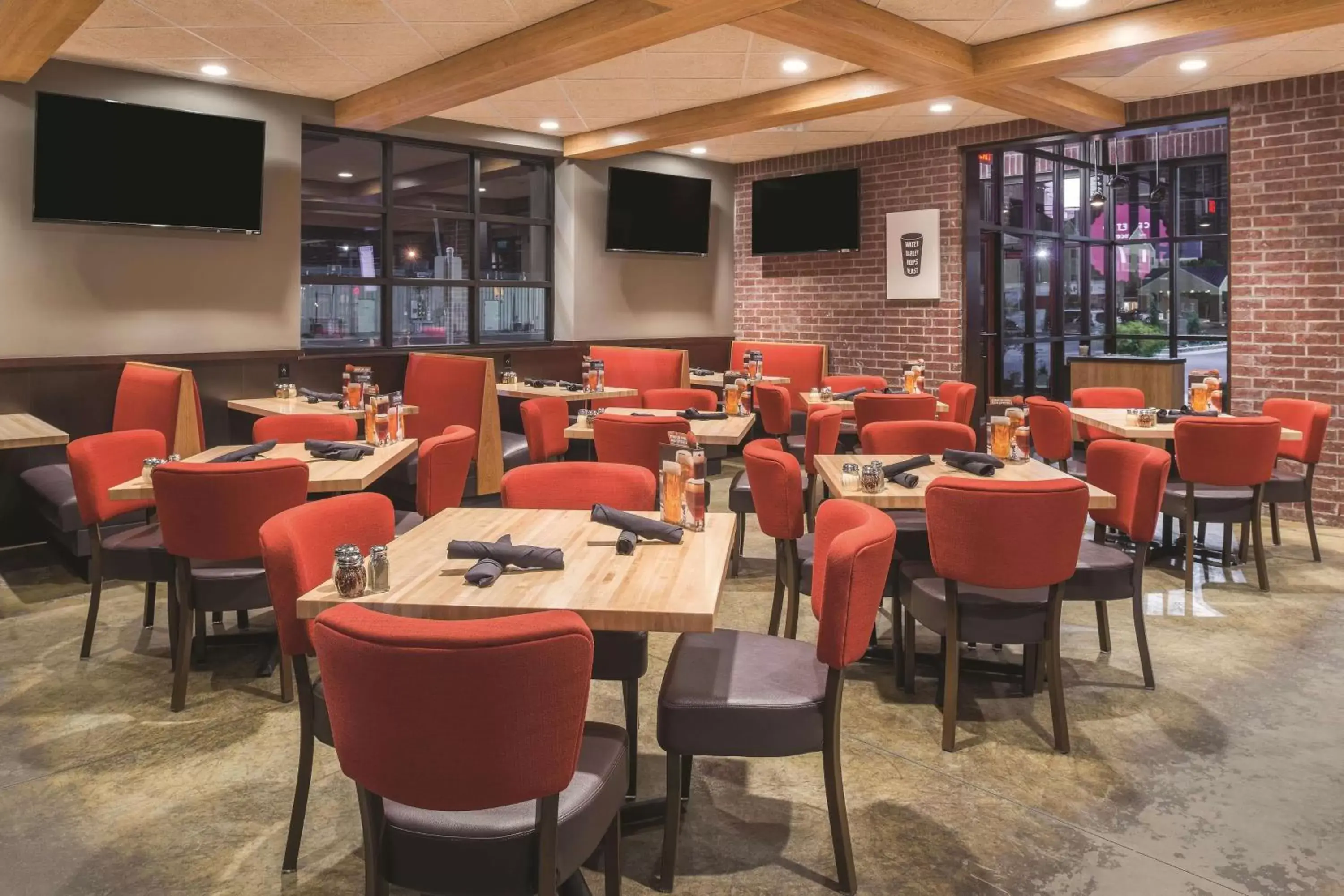 Restaurant/places to eat in La Quinta by Wyndham Joplin Restaurant/places to eat in La Quinta by Wyndham Joplin