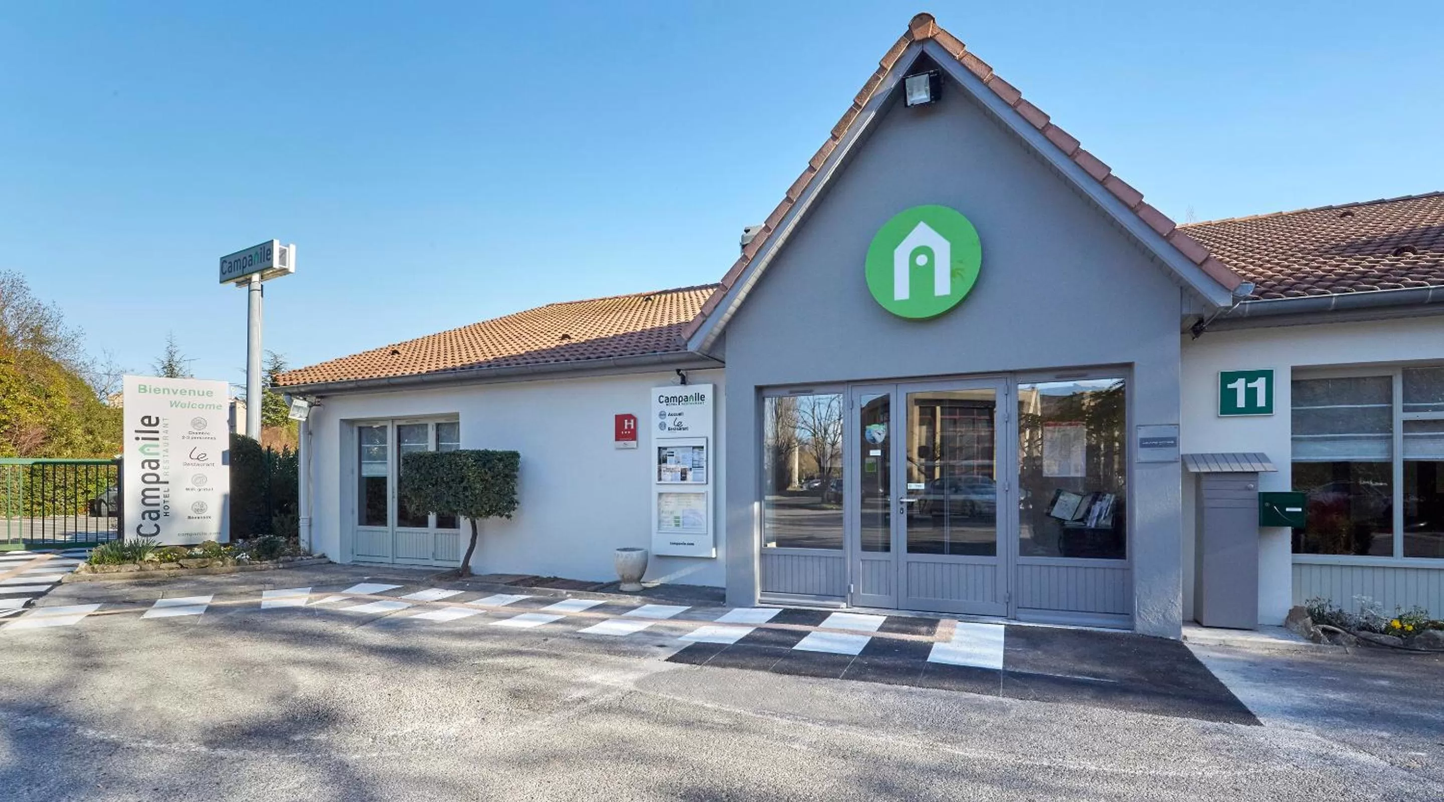 Facade/entrance in Campanile NATURE - Aix En Provence Meyreuil