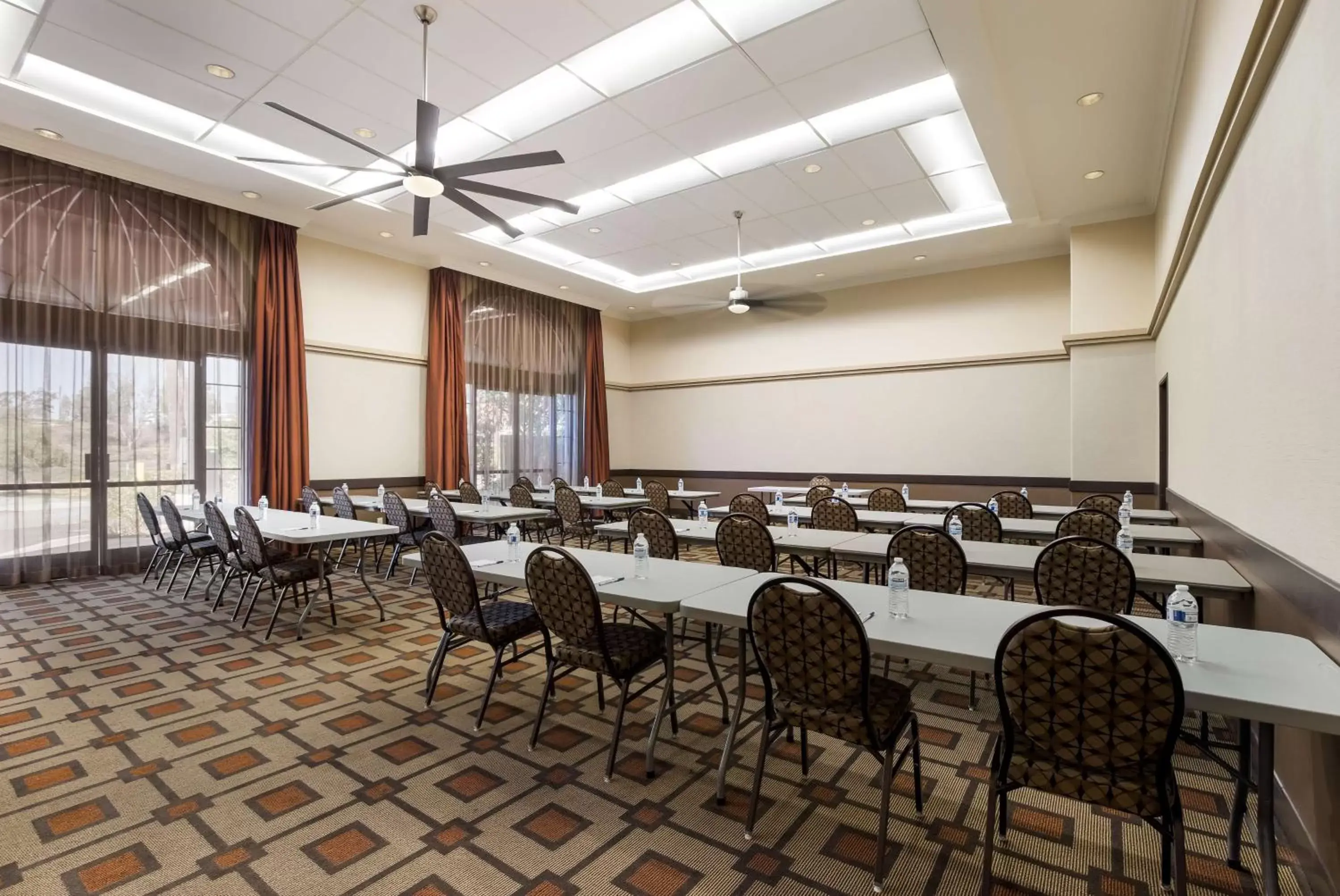 Meeting/conference room in Best Western Escondido Hotel