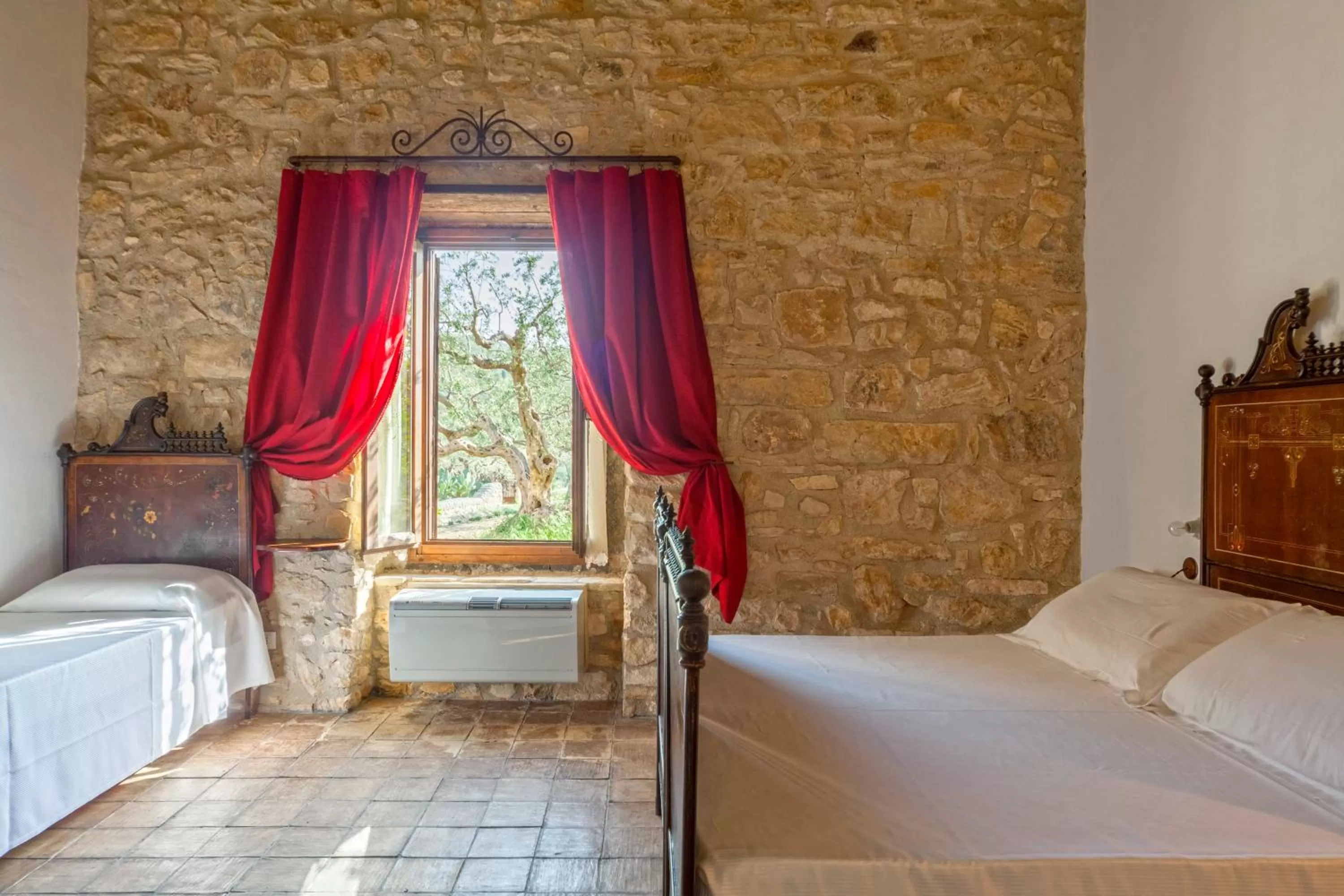 Photo of the whole room, Bed in Masseria Fortificata Lo Zafferaneto