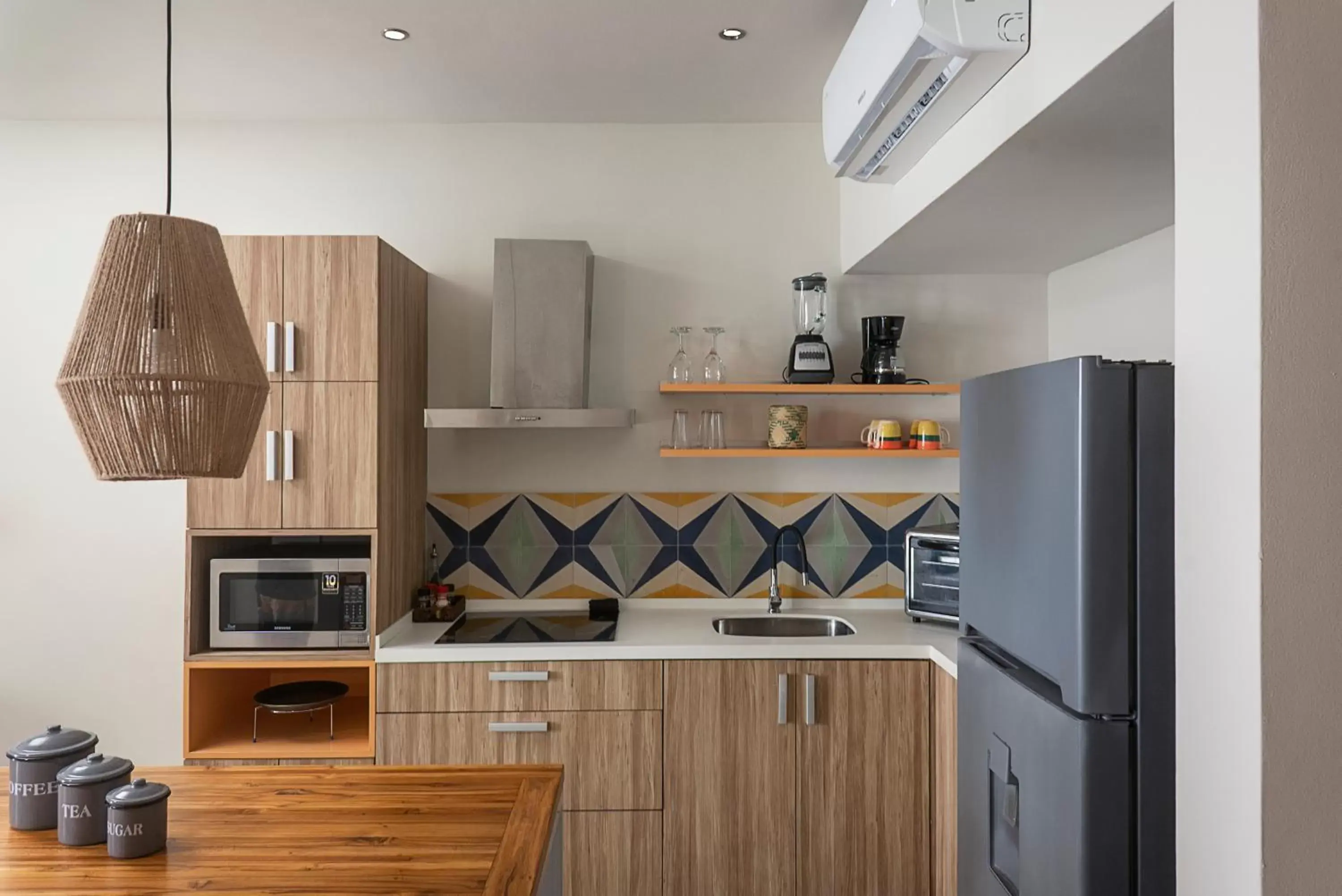 Kitchen or kitchenette, Kitchen/Kitchenette in Opal Suites Apartments