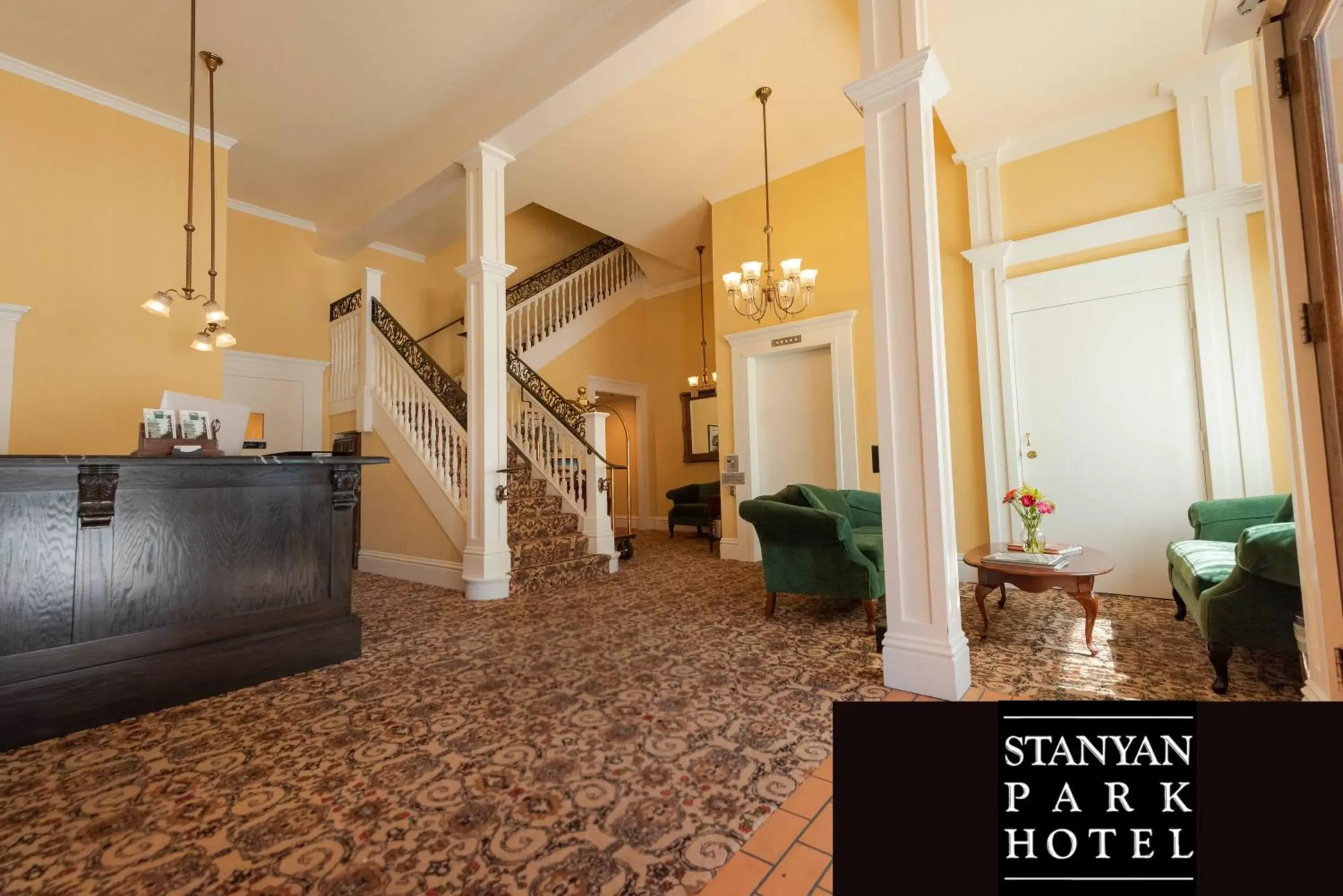 Lobby or reception in Stanyan Park Hotel