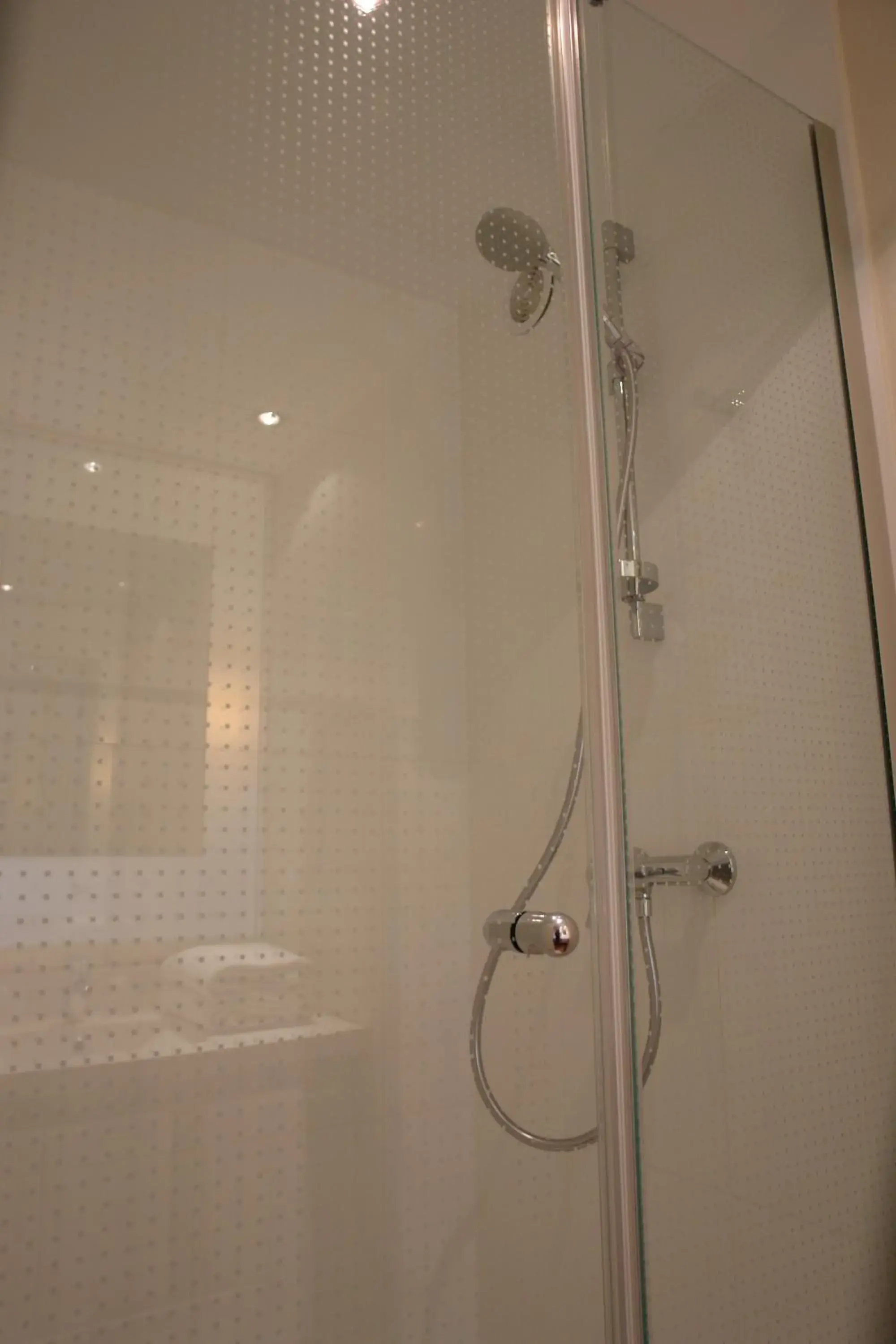 Bathroom in ibis Styles Chinon Bathroom in ibis Styles Chinon