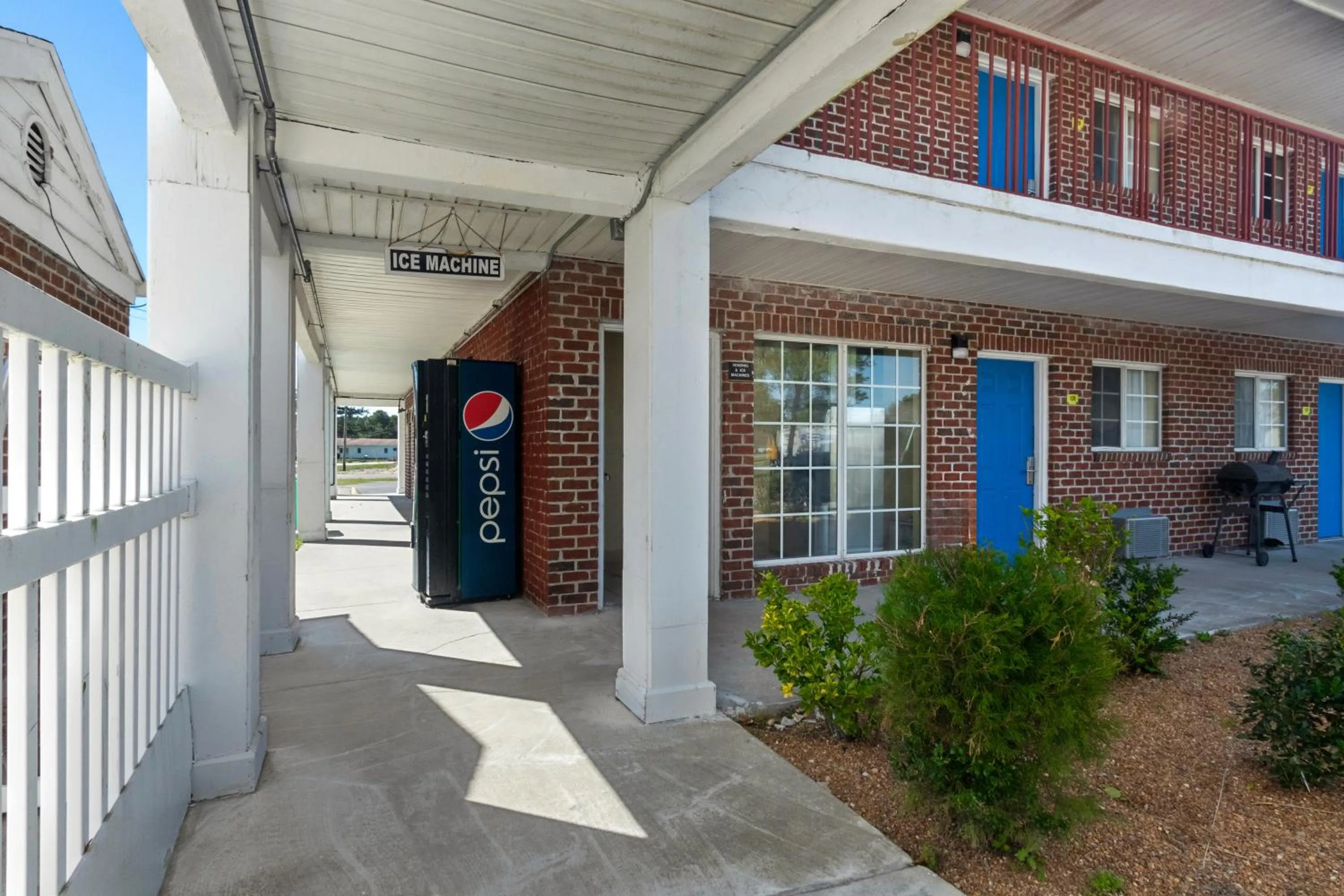 Property building in Americas Best Value Inn Edenton