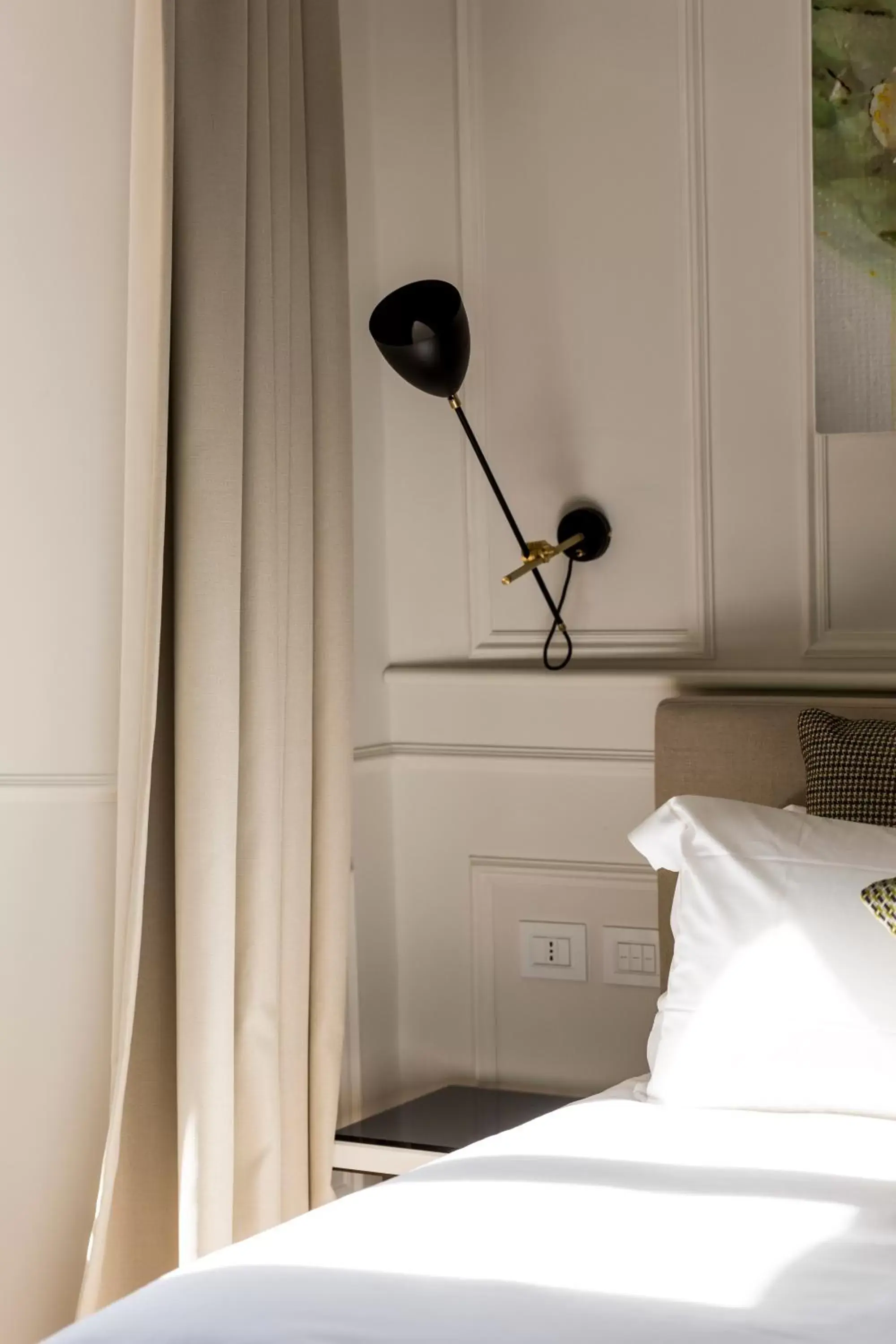 Bed in Parisii Luxury Relais Rome