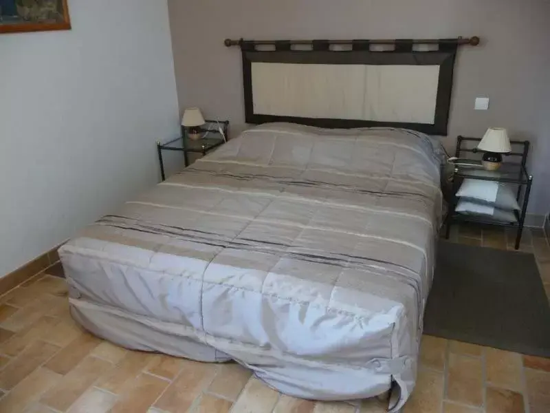 Photo of the whole room, Bed in Chambre d'hôtes "La Bastide des Eucalyptus"