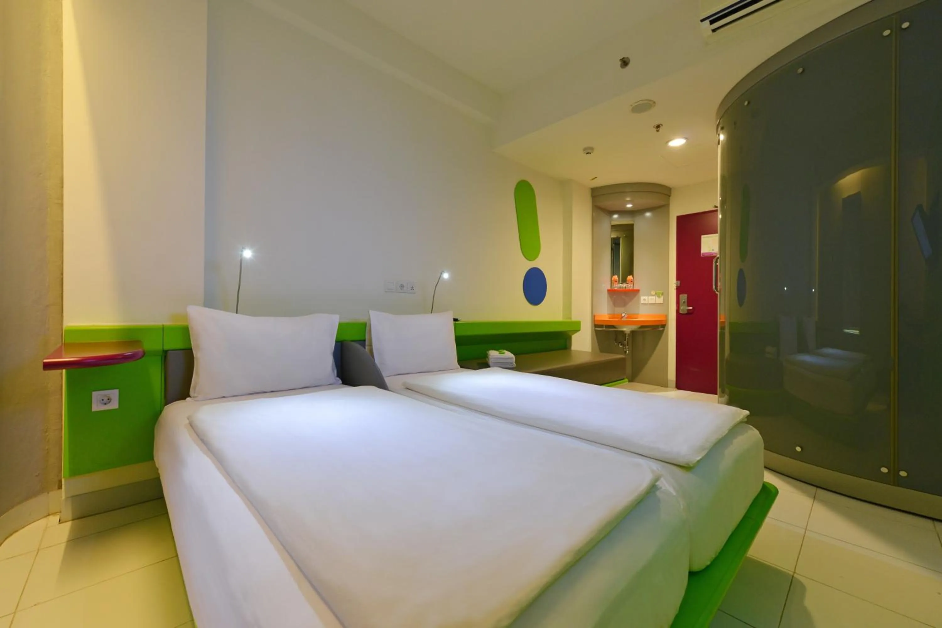 Bed in POP! Hotel BSD City Tangerang