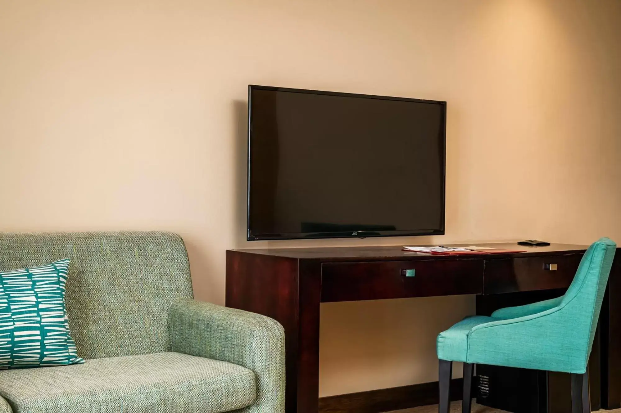 TV and multimedia, TV/Entertainment Center in Paxton Hotel