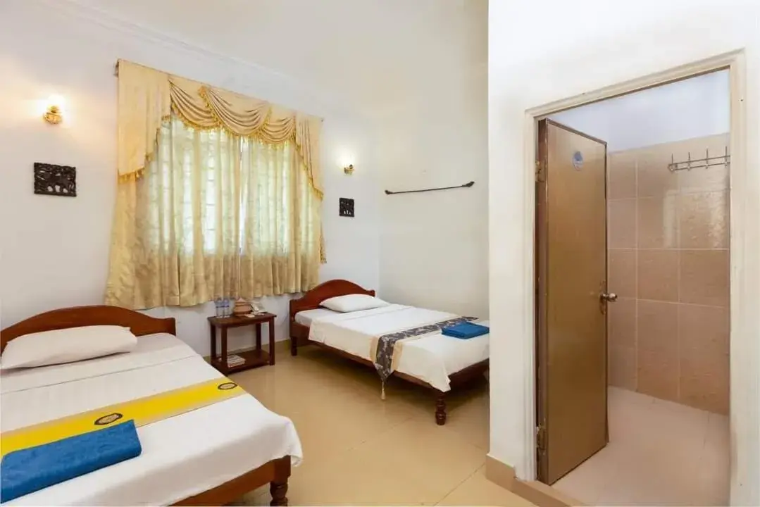 Bathroom, Bed in Siem Reap Comforts Hostel