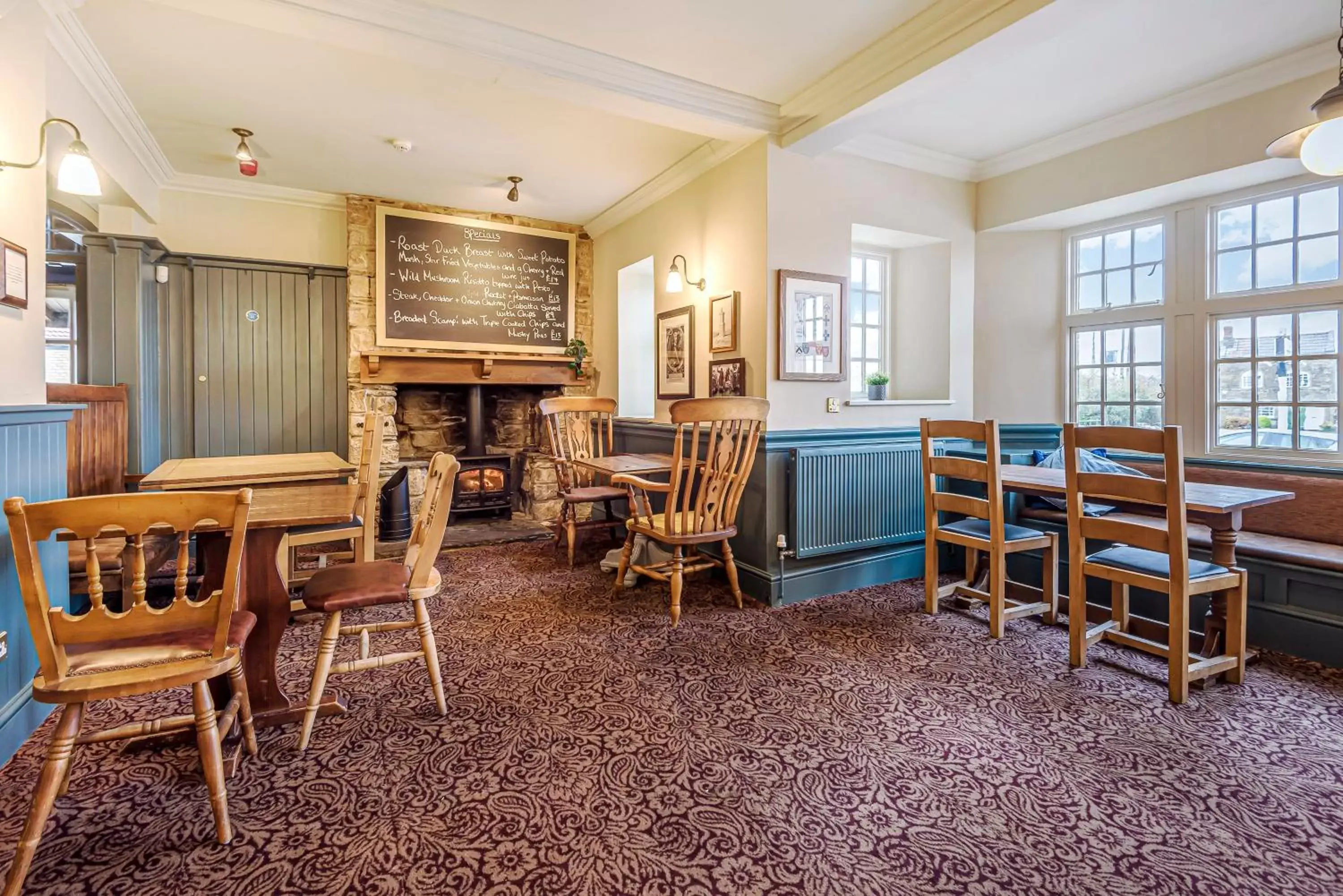 Restaurant/Places to Eat in Charlcombe Inn