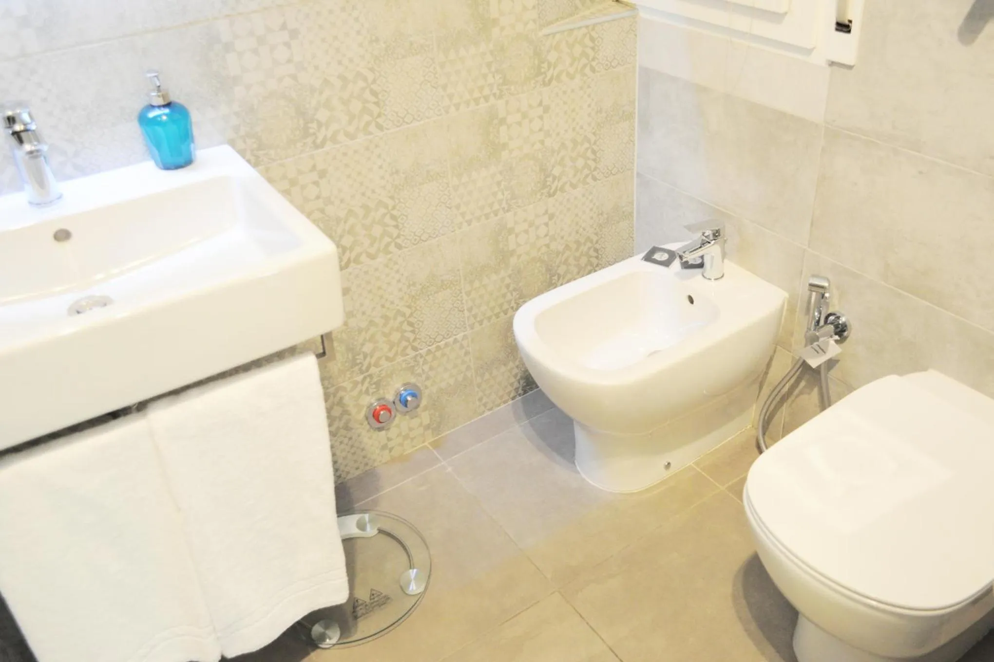 Toilet in Hotel Maggiore