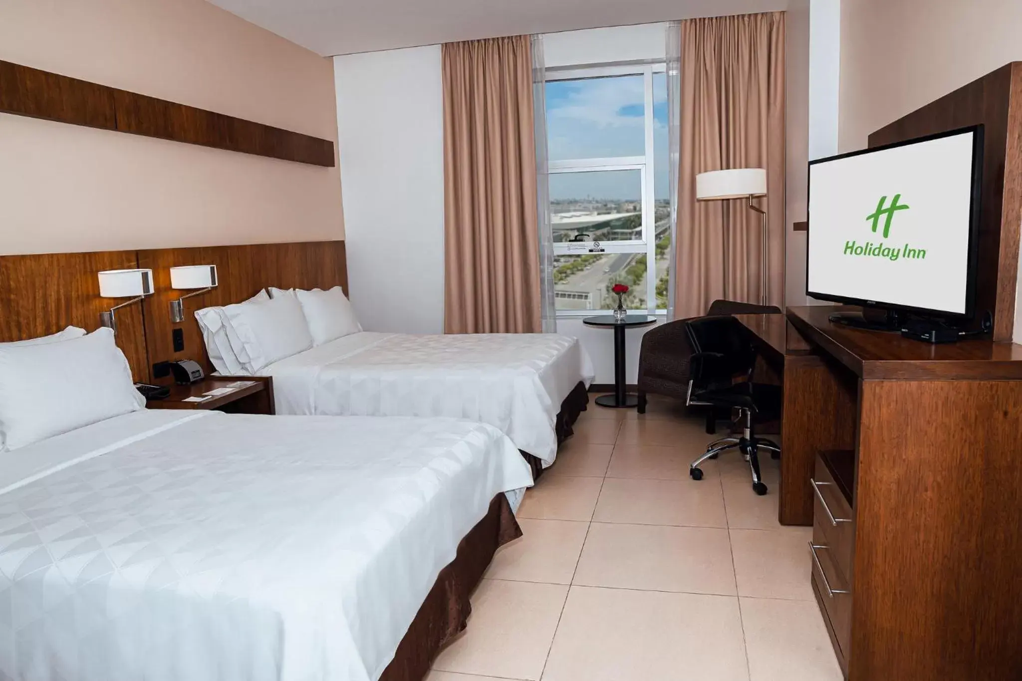 Photo of the whole room, Bed in Holiday Inn Guayaquil Airport by IHG Photo of the whole room, Bed in Holiday Inn Guayaquil Airport by IHG