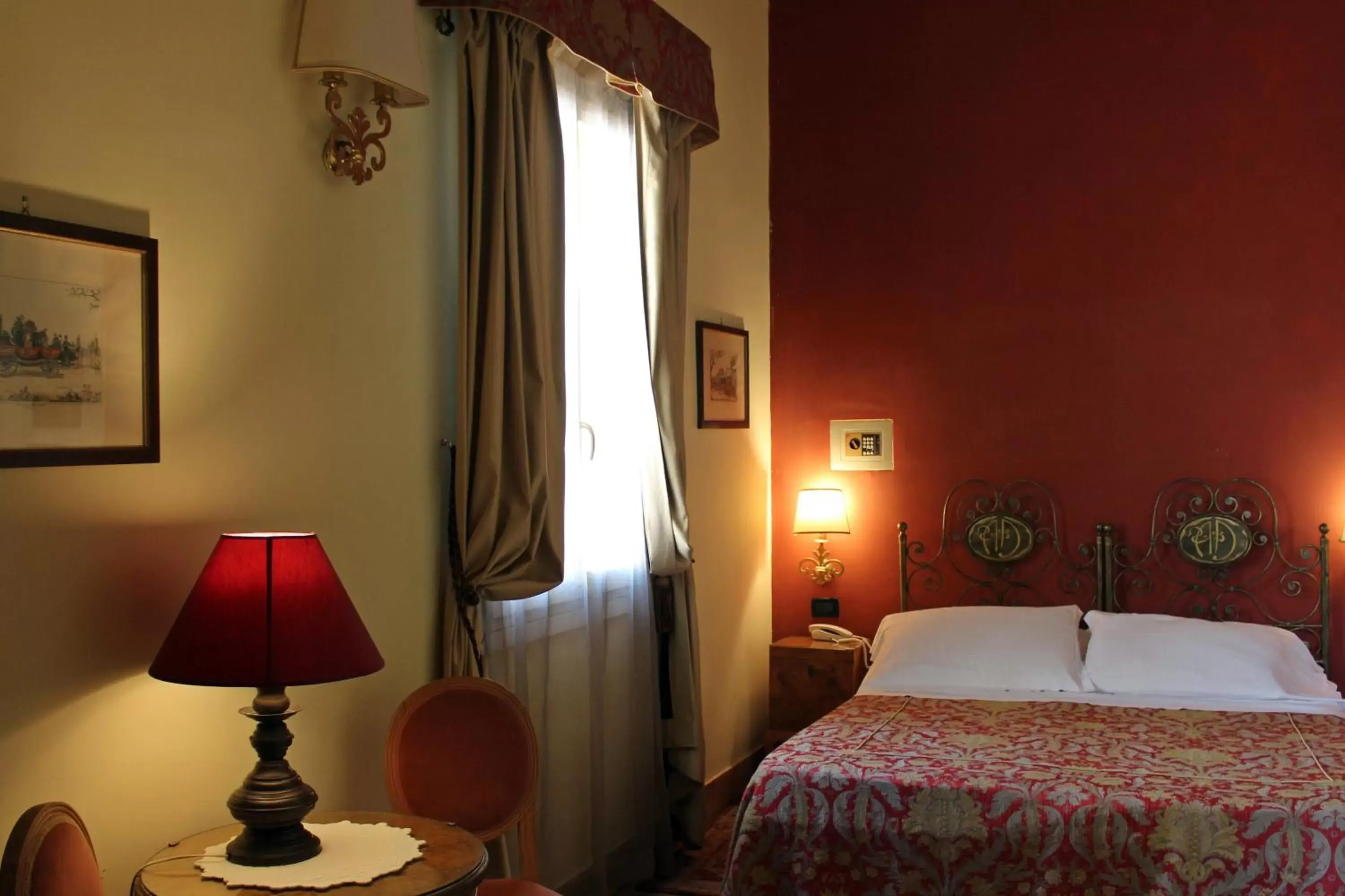 Photo of the whole room, Bed in Albergo delle Drapperie