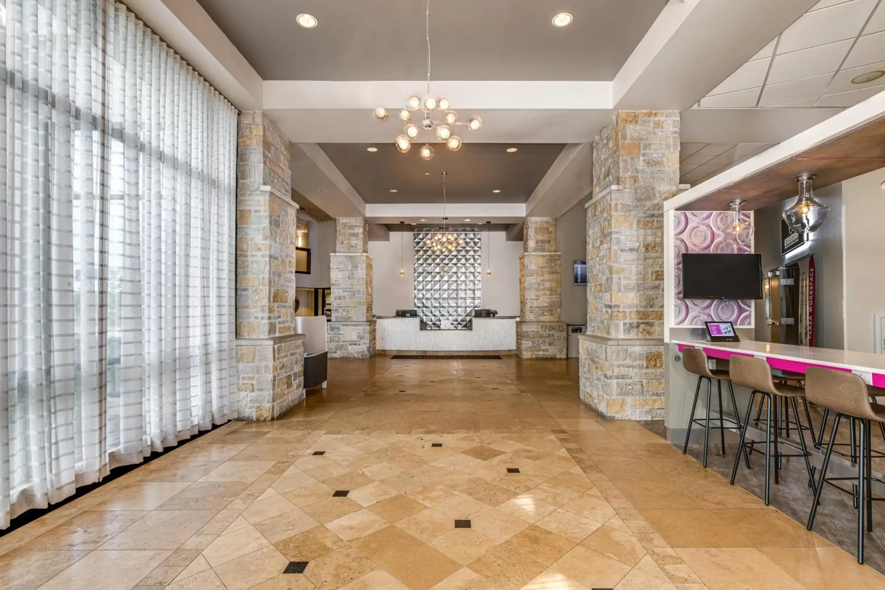 Property building in Crowne Plaza Milwaukee South by IHG Property building in Crowne Plaza Milwaukee South by IHG