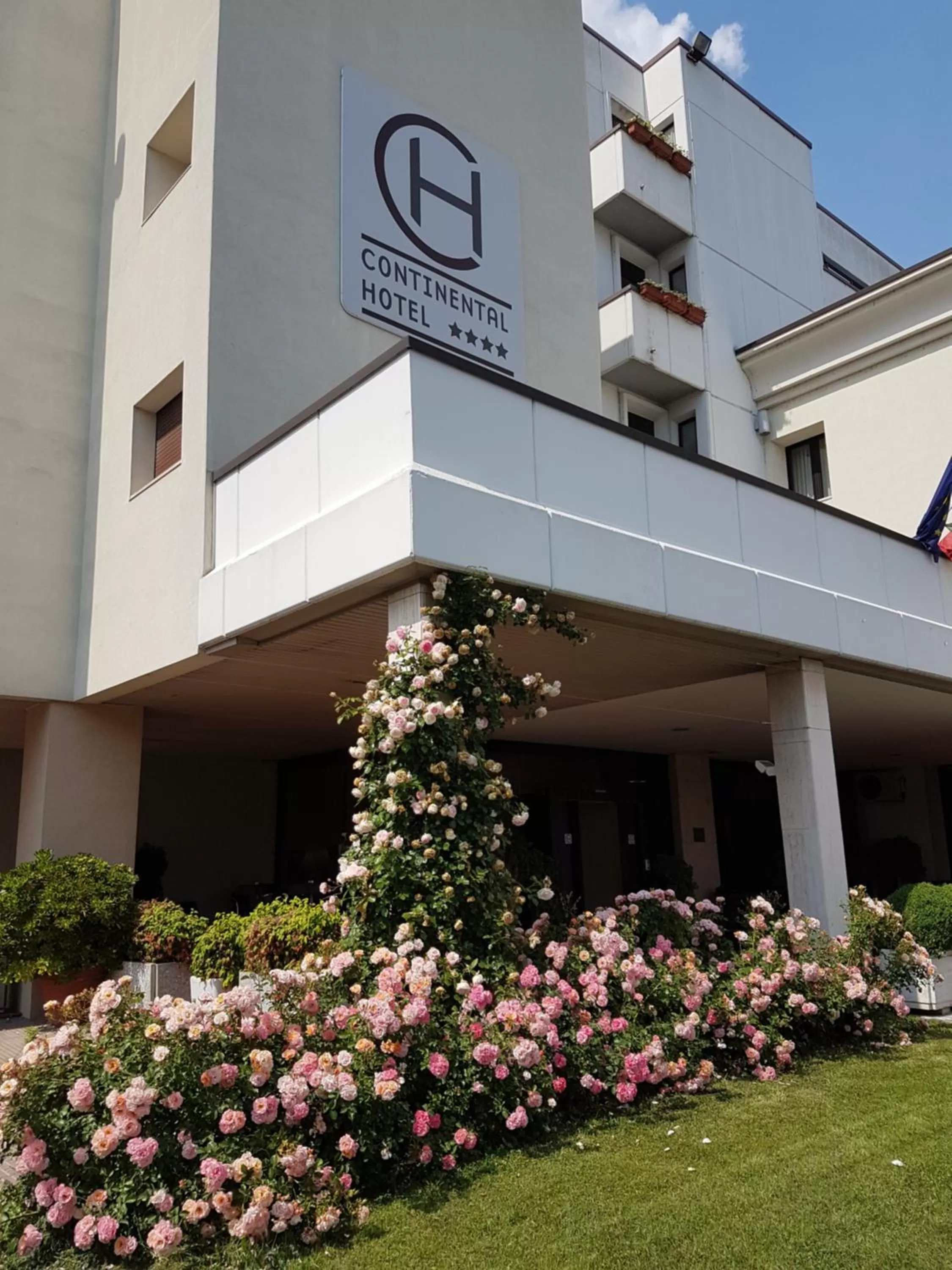 Property building in Hotel Continental Brescia