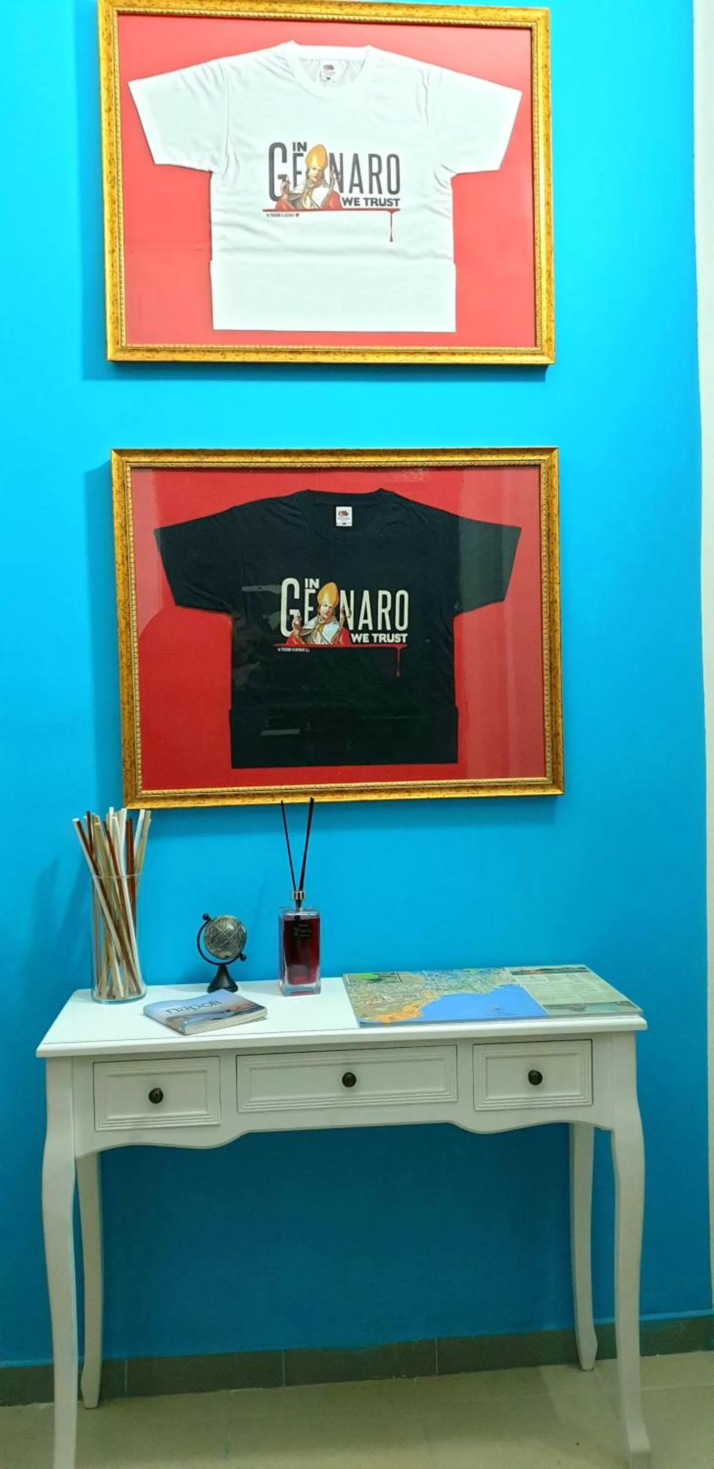 TV/Entertainment Center in B&B Napoli Città