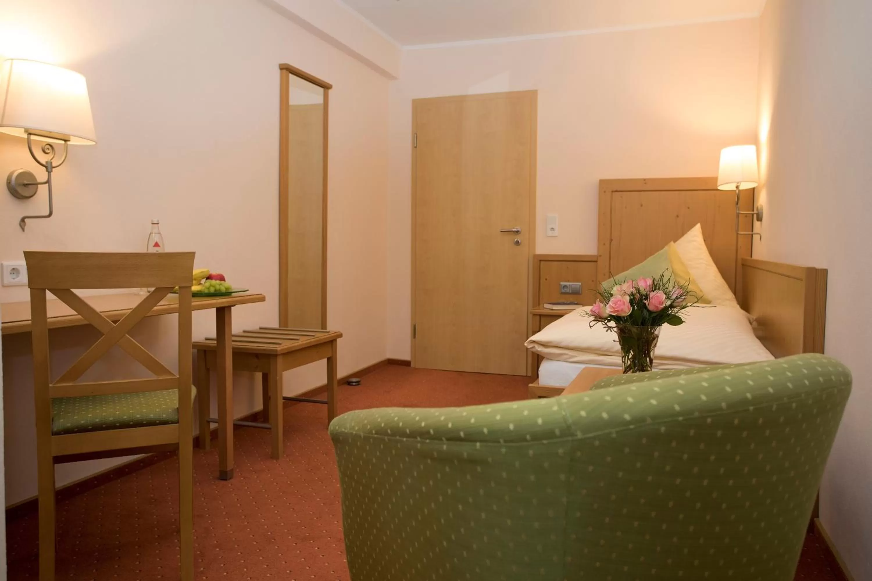 Breakfast, Bed in Hotel Lindenhof