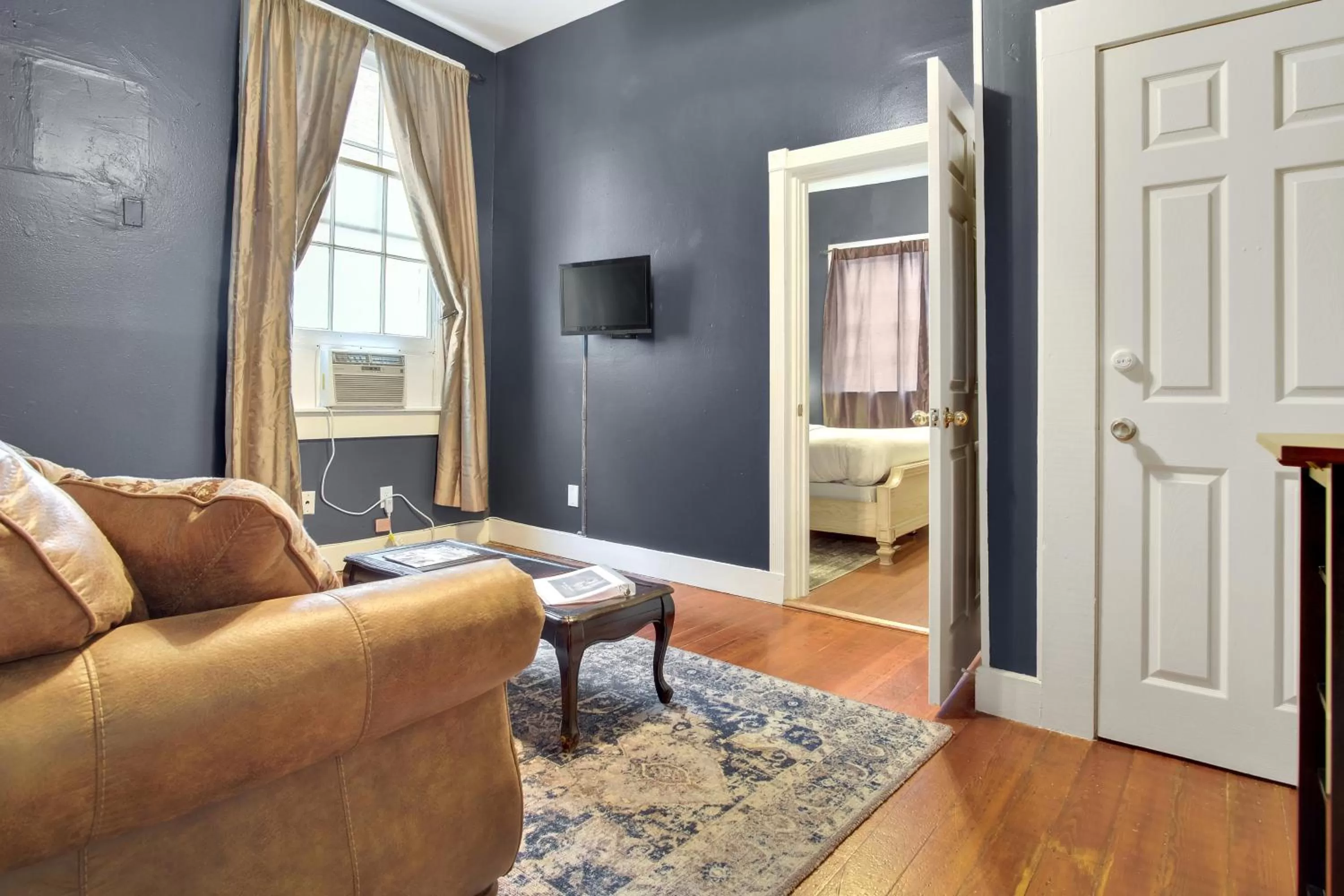 TV and multimedia, Bed in Rathbone Mansions New Orleans