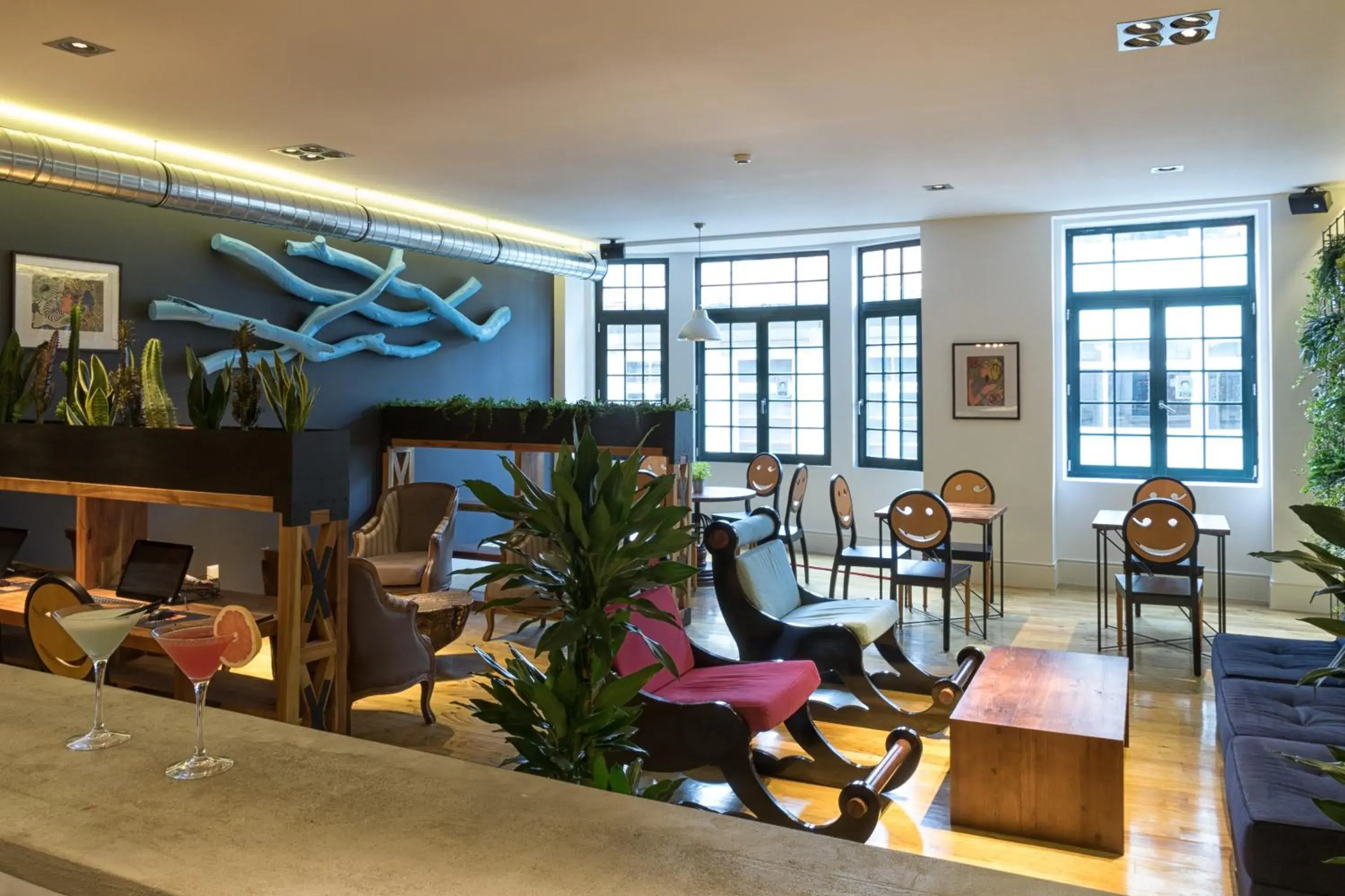 Communal lounge/ TV room, Lounge/Bar in Nice Way Porto Hostel