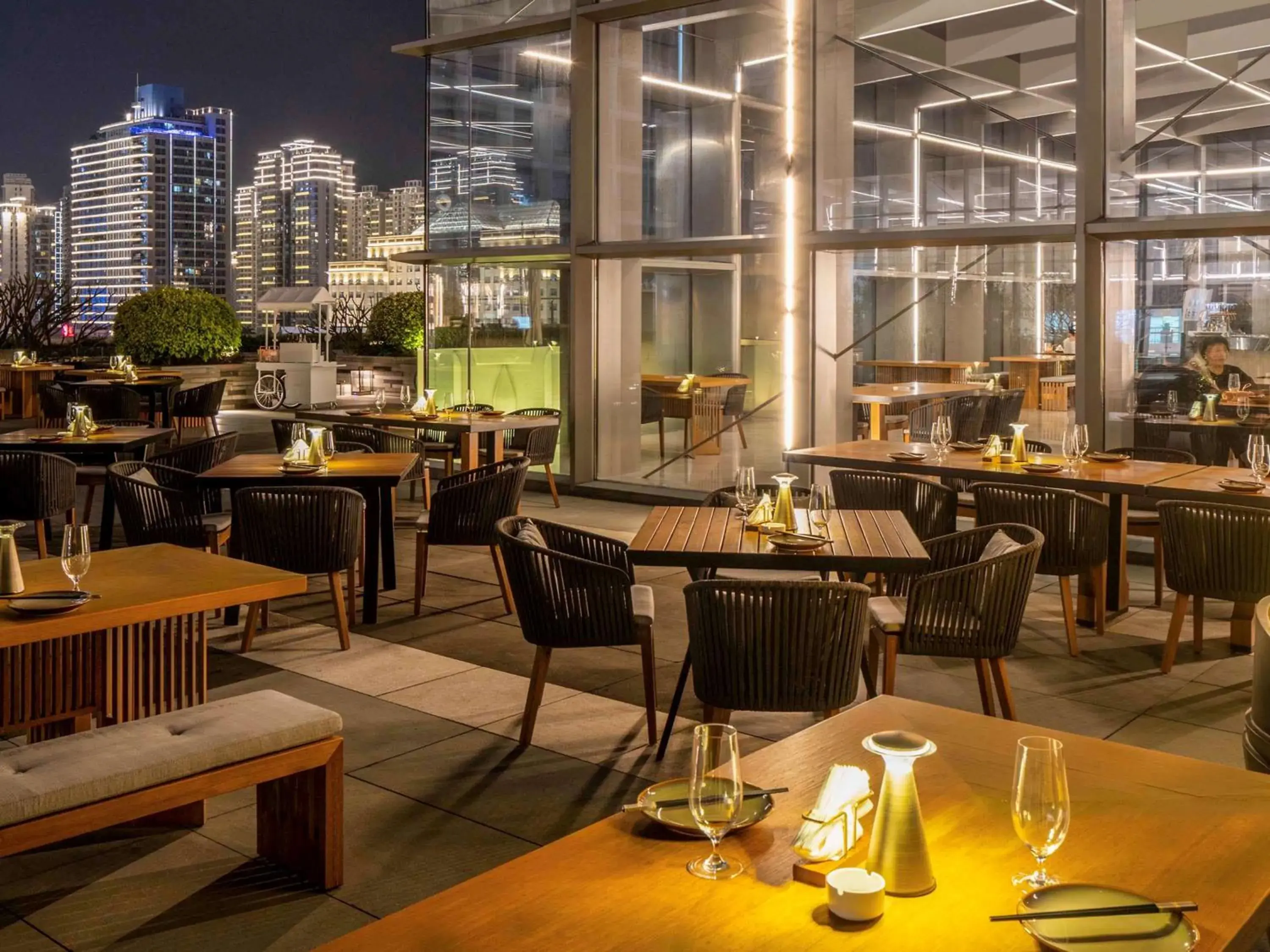 Lounge or bar, Restaurant/Places to Eat in Sofitel Haikou